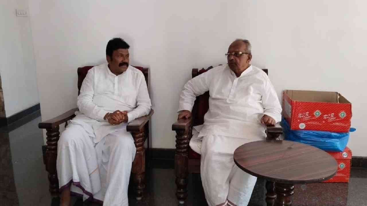 ಸಂಚಲನ ಮೂಡಿಸಿದ ಬಿಸಿ ಪಾಟೀಲ್ ಭೇಟಿ, ಹಾವೇರಿಯಲ್ಲಿ ಕಾಂಗ್ರೆಸ್ಗೆ ರಿವರ್ಸ್ ಆಪರೇಷನ್ ಭೀತಿ ಸಂಚಲನ ಮೂಡಿಸಿದ ಬಿಸಿ ಪಾಟೀಲ್ ಭೇಟಿ, ಹಾವೇರಿಯಲ್ಲಿ ಕಾಂಗ್ರೆಸ್ಗೆ ರಿವರ್ಸ್ ಆಪರೇಷನ್ ಭೀತಿ