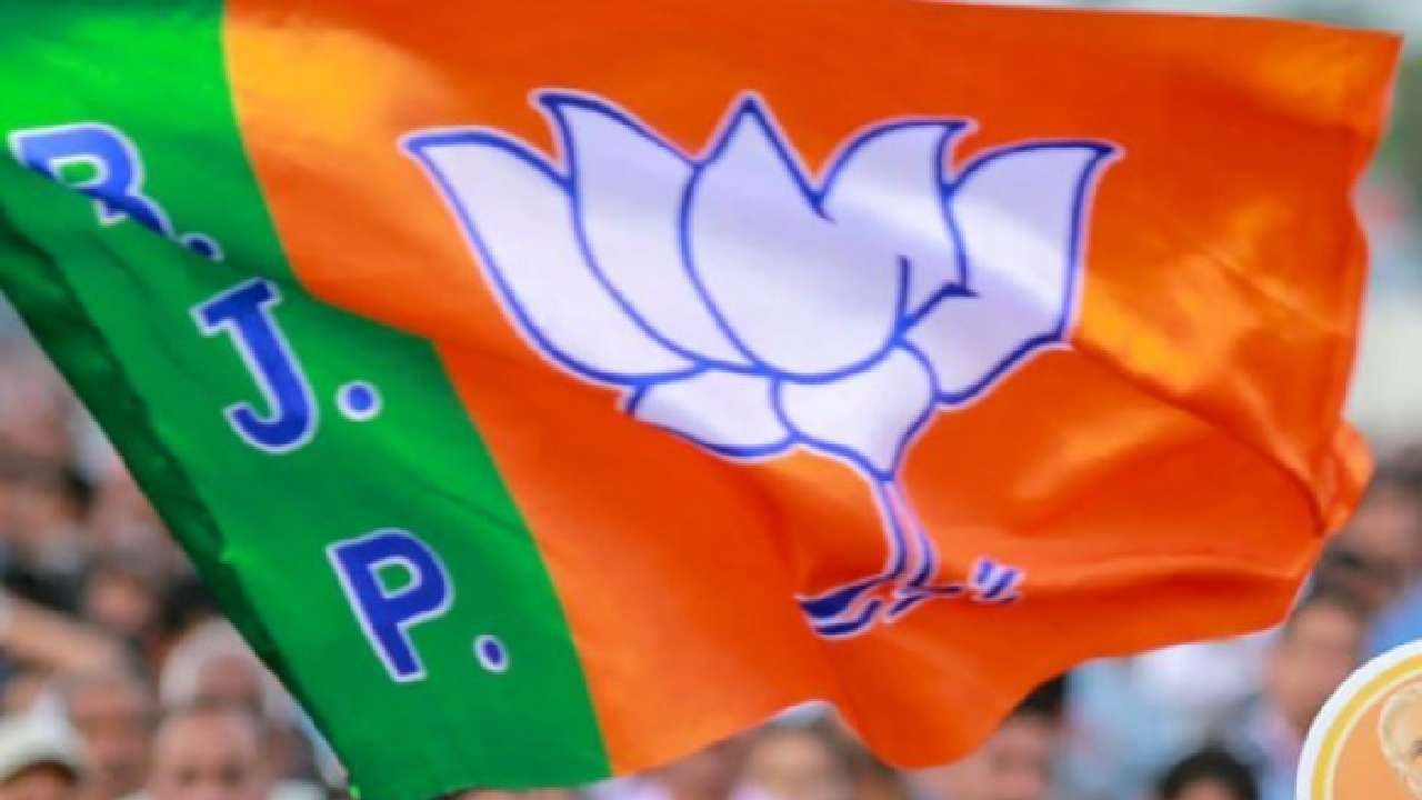ಬೈಲಹೊಂಗಲ: ಆಯ್ಕೆ ಪ್ರಕ್ರಿಯೆ ವೇಳೆ 109ಕ್ಕೆ 98 ಮತ ಪಡೆದವರಿಗಿಲ್ಲ ಬಿಜೆಪಿ ಟಿಕೆಟ್; ಸಾಮೂಹಿಕ ರಾಜೀನಾಮೆ ಪರ್ವ ಶುರು ಬೈಲಹೊಂಗಲ: ಆಯ್ಕೆ ಪ್ರಕ್ರಿಯೆ ವೇಳೆ 109ಕ್ಕೆ 98 ಮತ ಪಡೆದವರಿಗಿಲ್ಲ ಬಿಜೆಪಿ ಟಿಕೆಟ್; ಸಾಮೂಹಿಕ ರಾಜೀನಾಮೆ ಪರ್ವ ಶುರು