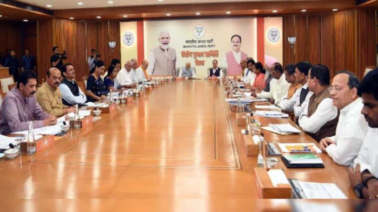 BJP’s First Candidate List: ಬಿಜೆಪಿ ಅಭ್ಯರ್ಥಿಗಳ ಮೊದಲ ಪಟ್ಟಿ ಬಿಡುಗಡೆ; 189 ಮಂದಿಗೆ ಟಿಕೆಟ್, 52 ಮಂದಿ ಹೊಸಬರಿಗೆ ಮಣೆ BJP’s First Candidate List: ಬಿಜೆಪಿ ಅಭ್ಯರ್ಥಿಗಳ ಮೊದಲ ಪಟ್ಟಿ ಬಿಡುಗಡೆ; 189 ಮಂದಿಗೆ ಟಿಕೆಟ್, 52 ಮಂದಿ ಹೊಸಬರಿಗೆ ಮಣೆ