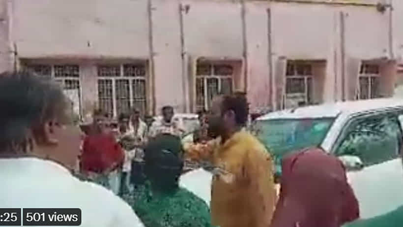 ಉತ್ತರ ಪ್ರದೇಶ: ಬಿಜೆಪಿ ನಾಯಕನಿಂದ ರಸ್ತೆ ಸಂಚಾರಕ್ಕೆ ಅಡ್ಡಿ, ಆ್ಯಂಬುಲೆನ್ಸ್ನಲ್ಲಿದ್ದ ರೋಗಿ ಸಾವು; ಪ್ರಶ್ನಿಸಿದ್ದಕ್ಕೆ ಬೈಗುಳ, ಬೆದರಿಕೆ