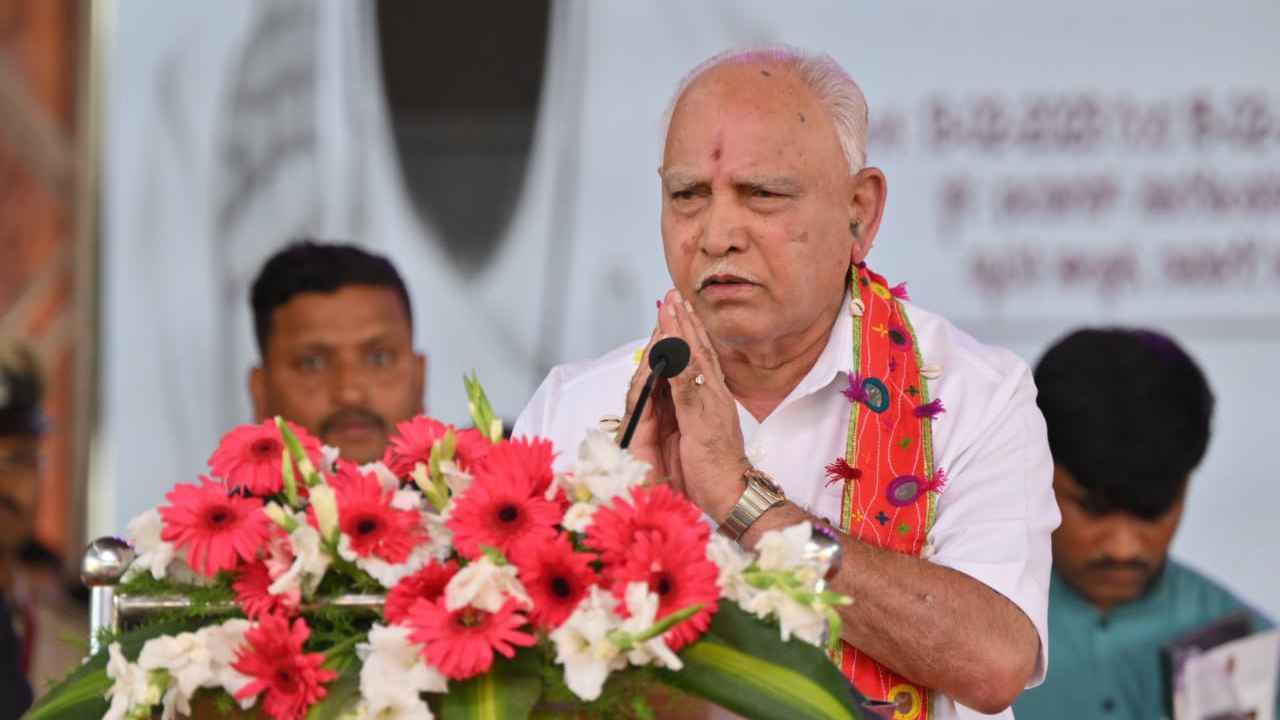 ಲಿಂಗಾಯತರನ್ನು ಹಿಡಿಟ್ಟುಕೊಳ್ಳಲು ರಣತಂತ್ರ, ಯಡಿಯೂರಪ್ಪರನ್ನ ಮುಂದೆ ಬಿಟ್ಟ ಬಿಜೆಪಿ ಲಿಂಗಾಯತರನ್ನು ಹಿಡಿಟ್ಟುಕೊಳ್ಳಲು ರಣತಂತ್ರ, ಯಡಿಯೂರಪ್ಪರನ್ನ ಮುಂದೆ ಬಿಟ್ಟ ಬಿಜೆಪಿ