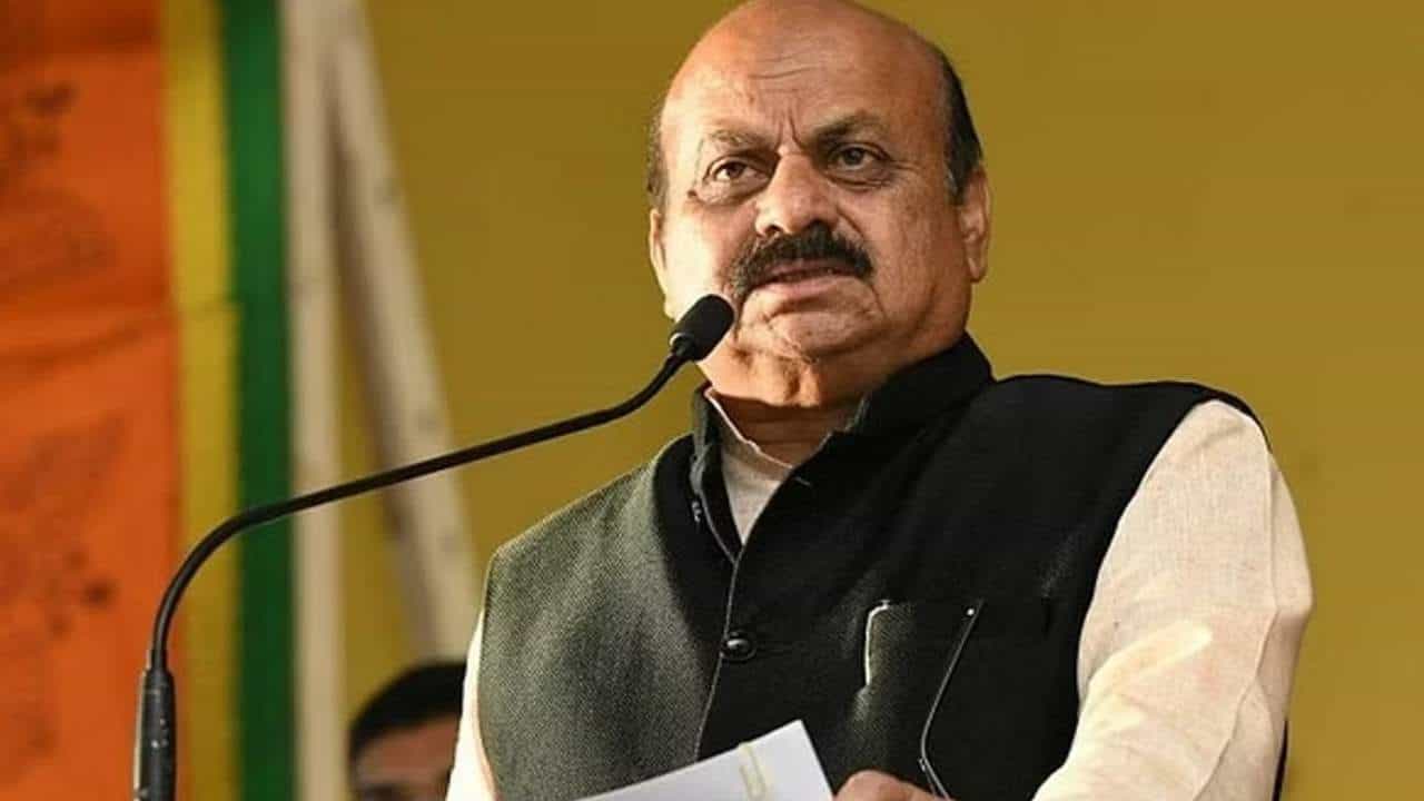 ಕುಂಬಳಕಾಯಿ ಕಳ್ಳ ಅಂದರೆ ಹೆಗಲು ಯಾಕೆ ಮುಟ್ಟಿ ನೋಡಿಕೊಳ್ಳಬೇಕು: ಕಾಂಗ್ರೆಸ್ಗೆ ತಿರುಗೇಟು ಕೊಟ್ಟ ಸಿಎಂ ಬೊಮ್ಮಾಯಿ ಕುಂಬಳಕಾಯಿ ಕಳ್ಳ ಅಂದರೆ ಹೆಗಲು ಯಾಕೆ ಮುಟ್ಟಿ ನೋಡಿಕೊಳ್ಳಬೇಕು: ಕಾಂಗ್ರೆಸ್ಗೆ ತಿರುಗೇಟು ಕೊಟ್ಟ ಸಿಎಂ ಬೊಮ್ಮಾಯಿ