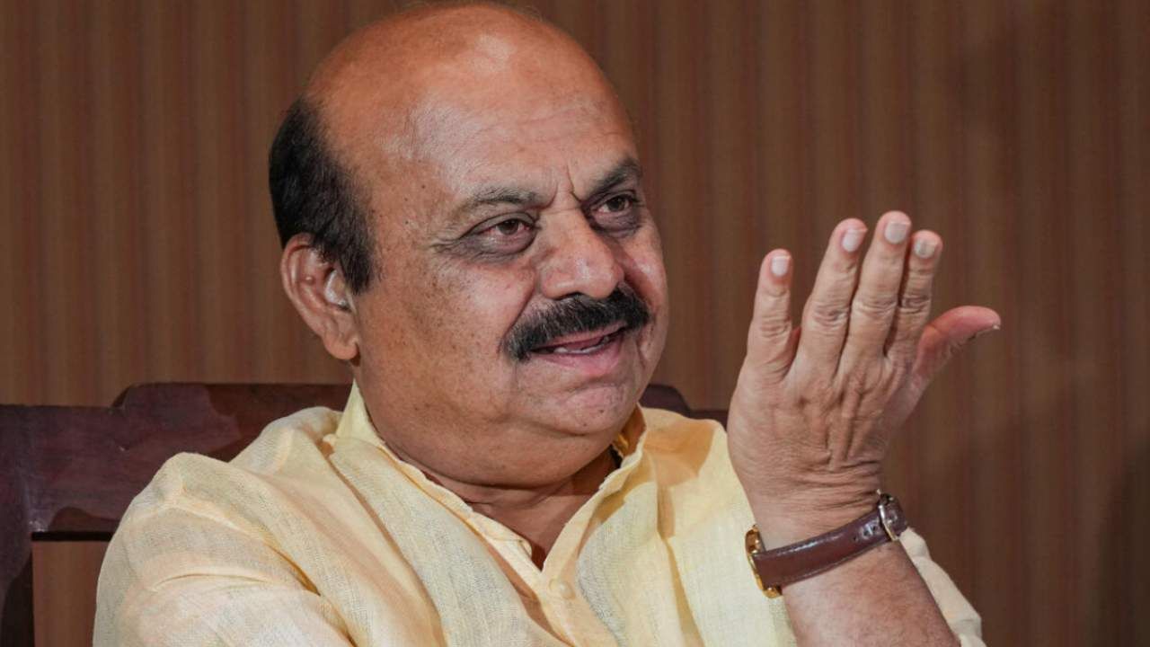 Ruling BJP trailing: ಅಪಜಯ ಅನುಭವಿಸಿದರೆ ಬಸವರಾಜ ಬೊಮ್ಮಾಯಿ ಮುಖ್ಯಮಂತ್ರಿ ಪಟ್ಟದಿಂದ ಕೆಳಗಿಳಿಯುವುದು ಯಾವಾಗ? ಪ್ರಕ್ರಿಯೆ ಏನು? Ruling BJP trailing: ಅಪಜಯ ಅನುಭವಿಸಿದರೆ ಬಸವರಾಜ ಬೊಮ್ಮಾಯಿ ಮುಖ್ಯಮಂತ್ರಿ ಪಟ್ಟದಿಂದ ಕೆಳಗಿಳಿಯುವುದು ಯಾವಾಗ? ಪ್ರಕ್ರಿಯೆ ಏನು?