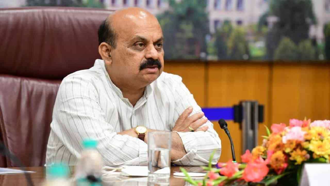 ಇಂದು ಸಿಎಂ 2 ಪ್ರತ್ಯೇಕ ಸುದ್ದಿಗೋಷ್ಠಿ: ರಾಜ್ಯ ರಾಜಕಾರಣದಲ್ಲಿ ಸಂಚಲನ ಮೂಡಿಸಿದ ಬೊಮ್ಮಾಯಿ ನಡೆ ಇಂದು ಸಿಎಂ 2 ಪ್ರತ್ಯೇಕ ಸುದ್ದಿಗೋಷ್ಠಿ: ರಾಜ್ಯ ರಾಜಕಾರಣದಲ್ಲಿ ಸಂಚಲನ ಮೂಡಿಸಿದ ಬೊಮ್ಮಾಯಿ ನಡೆ