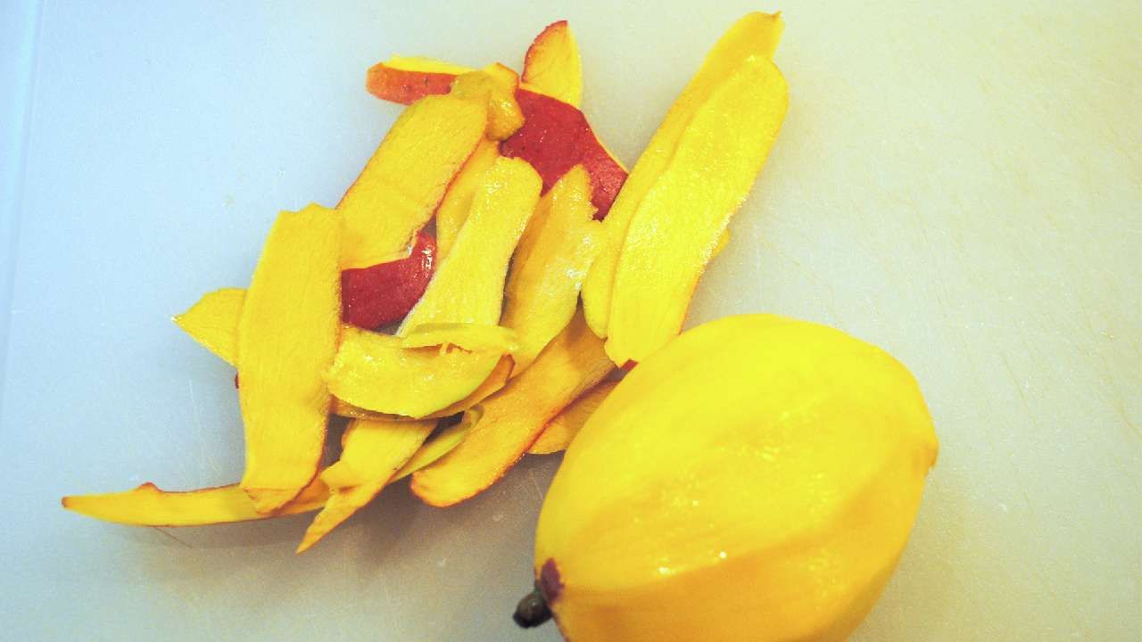 Benefits of mango peel effective for pimple wrinkles in skin health tips in kannada
