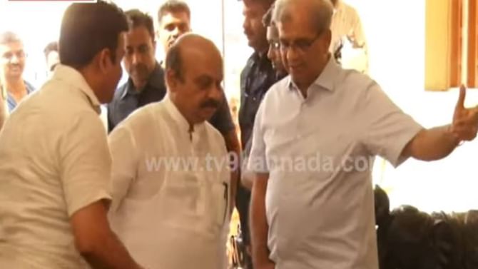 ಟಿಕೆಟ್ ಘೋಷಣೆಯಾಗುತ್ತಿದ್ದಂತೆಯೇ ಸಿಎಂ ಬೊಮ್ಮಾಯಿ ಟೆಂಪಲ್ ರನ್; ಧರ್ಮಸ್ಥಳ, ಕುಕ್ಕೆ ಸೇರಿ ಹಲವು ದೇಗುಲಗಳಿಗೆ ಭೇಟಿ