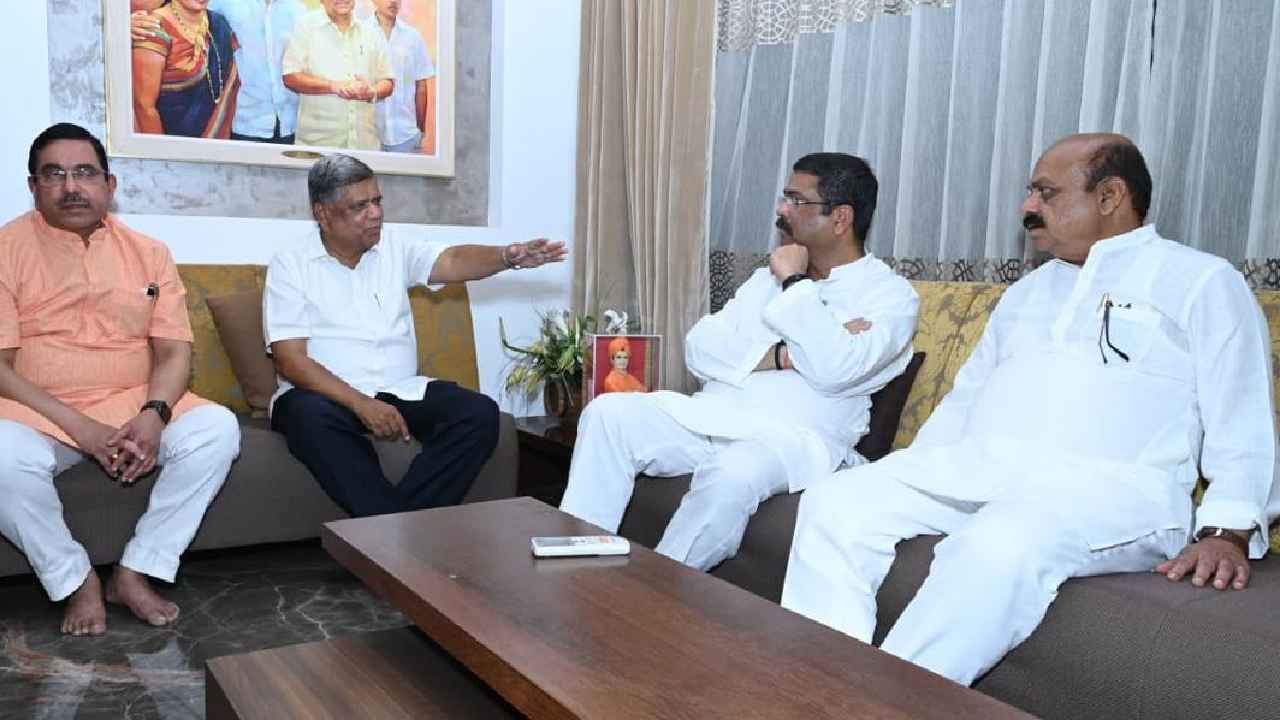 ಜಗದೀಶ್ ಶೆಟ್ಟರ್ಗೆ ಟಿಕೆಟ್ ಕೈತಪ್ಪಲು ಕಾರಣವೇನು? ಸ್ಫೋಟಕ ಮಾಹಿತಿ ಬಿಚ್ಚಿಟ್ಟ ಬಸವರಾಜ ಬೊಮ್ಮಾಯಿ ಜಗದೀಶ್ ಶೆಟ್ಟರ್ಗೆ ಟಿಕೆಟ್ ಕೈತಪ್ಪಲು ಕಾರಣವೇನು? ಸ್ಫೋಟಕ ಮಾಹಿತಿ ಬಿಚ್ಚಿಟ್ಟ ಬಸವರಾಜ ಬೊಮ್ಮಾಯಿ