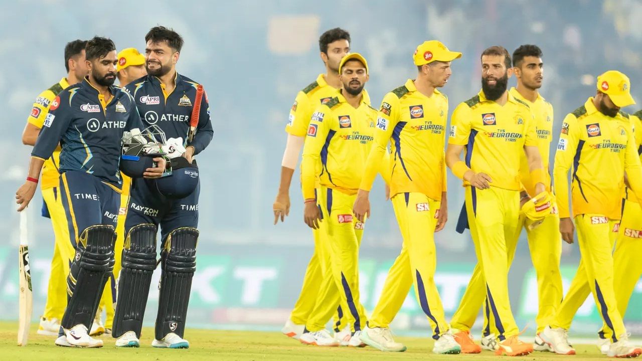 IPL 2023 GT vs CSK: ಬಹುನಿರೀಕ್ಷಿತ ಇಂಡಿಯನ್ ಪ್ರೀಮಿಯರ್ ಲೀಗ್​ಗೆ ಚಾಲನೆ ಸಿಕ್ಕಿದೆ. ಅಹಮದಾಬಾದ್​ನಲ್ಲಿ ನಡೆದ ಮೊದಲ ಪಂದ್ಯದಲ್ಲಿ ಚೆನ್ನೈ ಸೂಪರ್ ಕಿಂಗ್ಸ್​ಗೆ 5 ವಿಕೆಟ್​ಗಳಿಂದ ಸೋಲುಣಿಸಿ ಗುಜರಾತ್ ಟೈಟಾನ್ಸ್ ತಂಡವು ಶುಭಾರಂಭ ಮಾಡಿದೆ. ಭರ್ಜರಿ ಪೈಪೋಟಿಗೆ ಕಾರಣವಾಗಿದ್ದ ಈ ಪಂದ್ಯದಲ್ಲಿ ಉಭಯ ತಂಡಗಳ ಆಟಗಾರರಿಂದ 6 ದಾಖಲೆಗಳು ನಿರ್ಮಾಣವಾಗಿರುವುದು ವಿಶೇಷ.