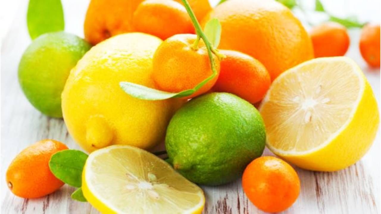 ಸಿಟ್ರಸ್ ಹಣ್ಣುಗಳು(Citrus fruits): ನಿಂಬೆ ಮತ್ತು ಕಿತ್ತಳೆಯಂತಹ ಸಿಟ್ರಸ್ ಹಣ್ಣುಗಳ ಪರಿಮಳವು ಹುಳ ಹುಪ್ಪಟಗಳನ್ನು ತಡೆಯುತ್ತದೆ. ಈ ಹಣ್ಣುಗಳ ರಸವನ್ನು ಹಿಂಡಿ, ನೀರಿನೊಂದಿಗೆ ಮಿಶ್ರಣ ಮಾಡಿ ಸ್ಪ್ರೇ ಮಾಡಿ.