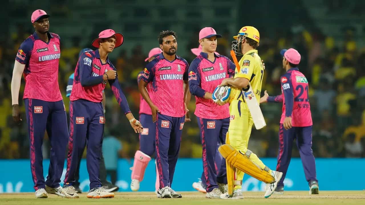 IPL 2023: ಚೆನ್ನೈನ ಎಂಎ ಚಿದಂಬರಂ ಸ್ಟೇಡಿಯಂನಲ್ಲಿ ನಡೆದ ಸಿಎಸ್ಕೆ ಹಾಗೂ ರಾಜಸ್ಥಾನ್ ರಾಯಲ್ಸ್ ನಡುವಣ ಪಂದ್ಯವು ಇದೀಗ ಚರ್ಚೆಗೆ ಗ್ರಾಸವಾಗಿದೆ. ಈ ಪಂದ್ಯದಲ್ಲಿ ಮೊದಲು ಬ್ಯಾಟ್ ಮಾಡಿದ ರಾಜಸ್ಥಾನ್ ರಾಯಲ್ಸ್ ತಂಡವು ನಿಗದಿತ 20 ಓವರ್ಗಳಲ್ಲಿ 8 ವಿಕೆಟ್ ನಷ್ಟಕ್ಕೆ 175 ರನ್ ಕಲೆಹಾಕಿತ್ತು.