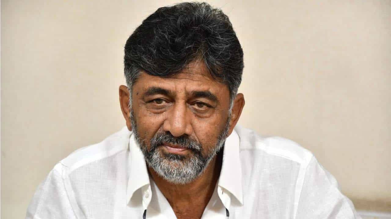 ಡಿಕೆ ಶಿವಕುಮಾರ್ ವಿರುದ್ಧದ ಆದಾಯ ಮೀರಿ ಆಸ್ತಿ ಗಳಿಕೆ ಕೇಸ್: ಸಿಬಿಐ ತನಿಖೆ ರದ್ದು ಕೋರಿದ್ದ ಅರ್ಜಿ ವಿಚಾರಣೆ ಚುನಾವಣೆ ನಂತರವಷ್ಟೇ: ಹೈಕೋರ್ಟ್ ಡಿಕೆ ಶಿವಕುಮಾರ್ ವಿರುದ್ಧದ ಆದಾಯ ಮೀರಿ ಆಸ್ತಿ ಗಳಿಕೆ ಕೇಸ್: ಸಿಬಿಐ ತನಿಖೆ ರದ್ದು ಕೋರಿದ್ದ ಅರ್ಜಿ ವಿಚಾರಣೆ ಚುನಾವಣೆ ನಂತರವಷ್ಟೇ: ಹೈಕೋರ್ಟ್
