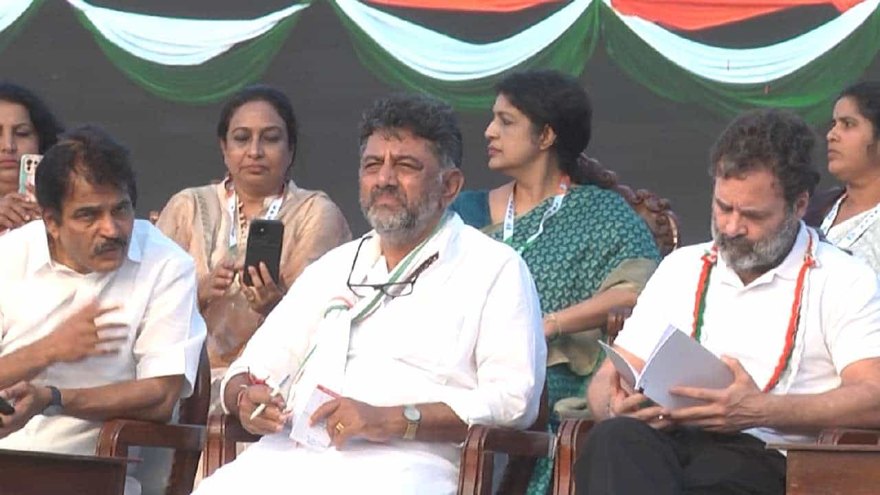 ಬಿಜೆಪಿಗೆ ಮತ ಹಾಕಿದ್ದರಿಂದ ಕರಾವಳಿಗರ ಜೀವನದಲ್ಲಿ ಬದಲಾವಣೆ ಆಯ್ತಾ?: ಡಿಕೆ ಶಿವಕುಮಾರ್ ಪ್ರಶ್ನೆ ಬಿಜೆಪಿಗೆ ಮತ ಹಾಕಿದ್ದರಿಂದ ಕರಾವಳಿಗರ ಜೀವನದಲ್ಲಿ ಬದಲಾವಣೆ ಆಯ್ತಾ?: ಡಿಕೆ ಶಿವಕುಮಾರ್ ಪ್ರಶ್ನೆ