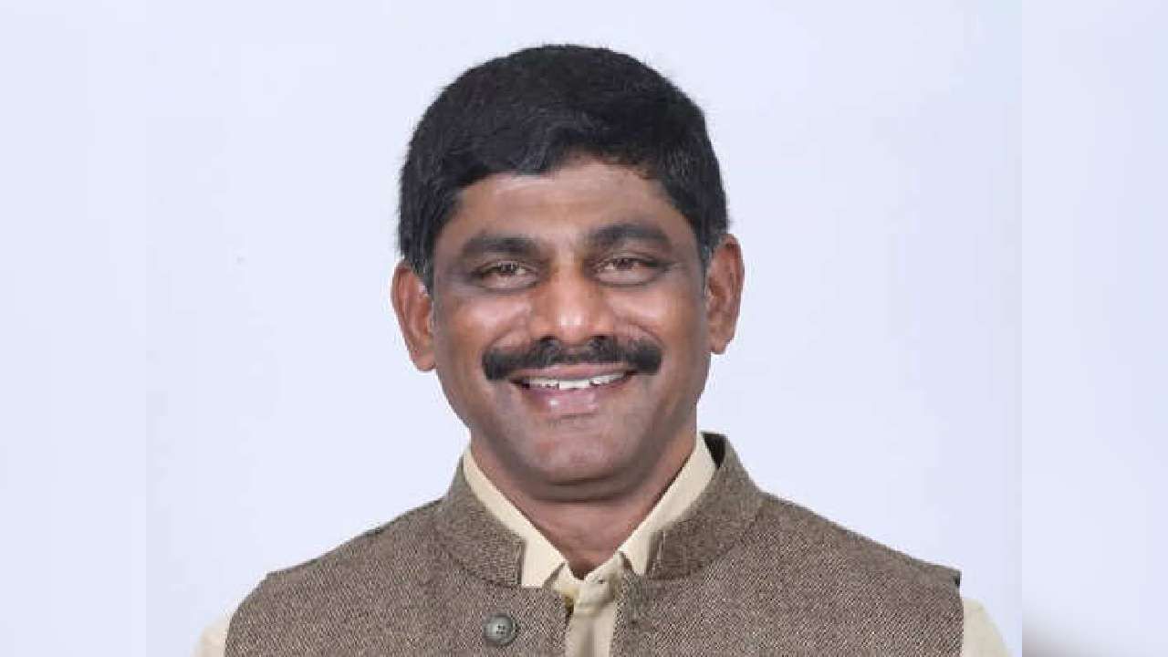 ಕನಕಪುರ ಕ್ಷೇತ್ರದ ಕಾಂಗ್ರೆಸ್ ಅಭ್ಯರ್ಥಿ ಡಿಕೆ ಸುರೇಶ್ ಆಸ್ತಿ ವಿವರ ಘೋಷಣೆ ಕನಕಪುರ ಕ್ಷೇತ್ರದ ಕಾಂಗ್ರೆಸ್ ಅಭ್ಯರ್ಥಿ ಡಿಕೆ ಸುರೇಶ್ ಆಸ್ತಿ ವಿವರ ಘೋಷಣೆ