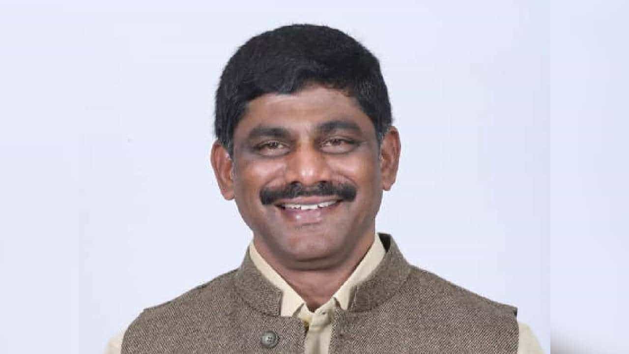ಕನಕಪುರ ಕ್ಷೇತ್ರದ ಕಾಂಗ್ರೆಸ್ ಅಭ್ಯರ್ಥಿ ಡಿಕೆ ಸುರೇಶ್ ಆಸ್ತಿ ವಿವರ ಘೋಷಣೆ ಕನಕಪುರ ಕ್ಷೇತ್ರದ ಕಾಂಗ್ರೆಸ್ ಅಭ್ಯರ್ಥಿ ಡಿಕೆ ಸುರೇಶ್ ಆಸ್ತಿ ವಿವರ ಘೋಷಣೆ