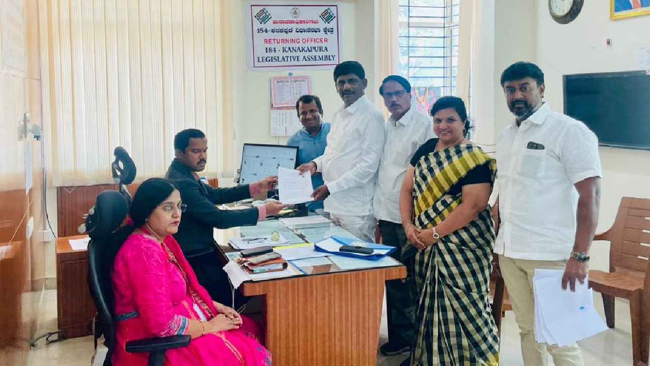 ಕನಕಪುರ ಕ್ಷೇತ್ರದಿಂದ ಕಾಂಗ್ರೆಸ್ ಅಭ್ಯರ್ಥಿಯಾಗಿ ಡಿಕೆ ಸುರೇಶ್ ನಾಮಪತ್ರ ಸಲ್ಲಿಕೆ ಕನಕಪುರ ಕ್ಷೇತ್ರದಿಂದ ಕಾಂಗ್ರೆಸ್ ಅಭ್ಯರ್ಥಿಯಾಗಿ ಡಿಕೆ ಸುರೇಶ್ ನಾಮಪತ್ರ ಸಲ್ಲಿಕೆ