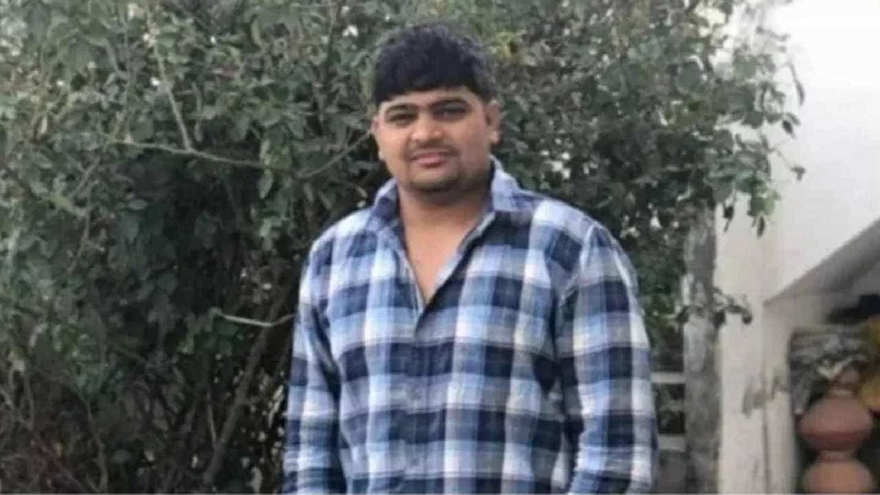 Deepak Boxer: ಮೋಸ್ಟ್ ವಾಂಡೆಟ್ ಗ್ಯಾಂಗ್ಸ್ಟರ್ ದೀಪಕ್ ಬಾಕ್ಸರ್ನನ್ನು ಮೆಕ್ಸಿಕೋದಲ್ಲಿ ಸೆರೆ ಹಿಡಿದ ದೆಹಲಿ ಪೊಲೀಸರು Deepak Boxer: ಮೋಸ್ಟ್ ವಾಂಡೆಟ್ ಗ್ಯಾಂಗ್ಸ್ಟರ್ ದೀಪಕ್ ಬಾಕ್ಸರ್ನನ್ನು ಮೆಕ್ಸಿಕೋದಲ್ಲಿ ಸೆರೆ ಹಿಡಿದ ದೆಹಲಿ ಪೊಲೀಸರು