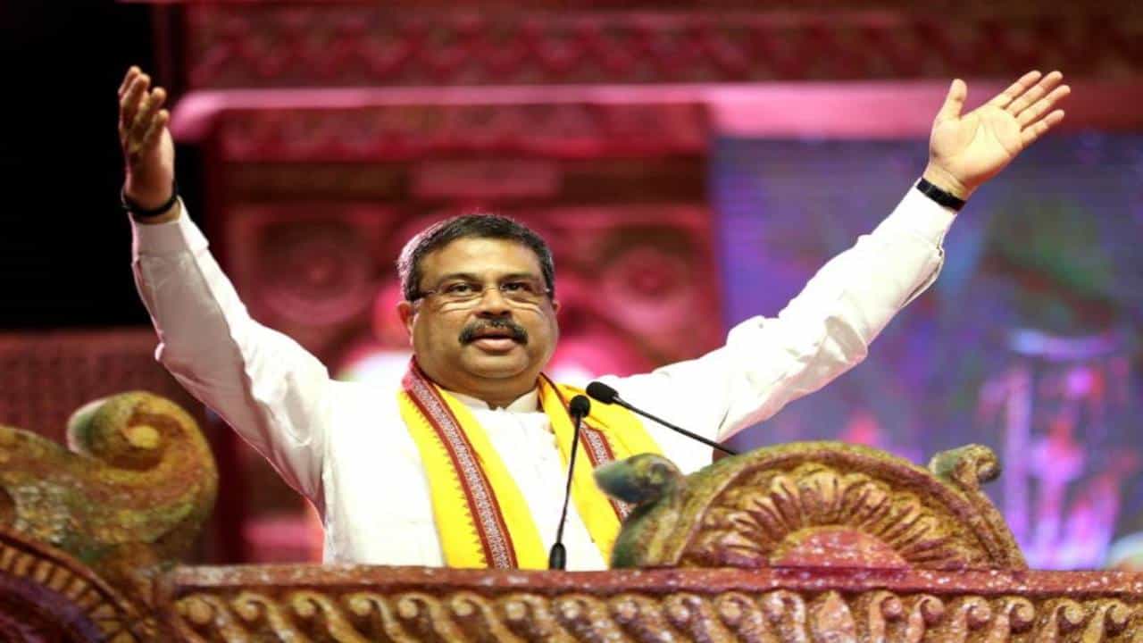 ಆಧುನಿಕ ಒಡಿಶಾದ ವಾಸ್ತುಶಿಲ್ಪಿ ಮಧುಬಾಬು; ಕೇಂದ್ರ ಸಚಿವ ಧರ್ಮೇಂದ್ರ ಪ್ರಧಾನ್ ಬಣ್ಣನೆ ಆಧುನಿಕ ಒಡಿಶಾದ ವಾಸ್ತುಶಿಲ್ಪಿ ಮಧುಬಾಬು; ಕೇಂದ್ರ ಸಚಿವ ಧರ್ಮೇಂದ್ರ ಪ್ರಧಾನ್ ಬಣ್ಣನೆ
