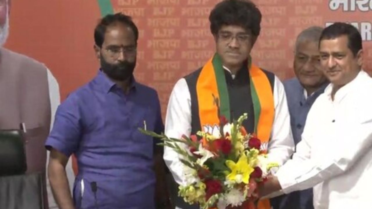 CR Keshavan joins BJP: ಕಾಂಗ್ರೆಸ್ ಮಾಜಿ ನಾಯಕ ಸಿ ರಾಜಗೋಪಾಲಾಚಾರಿ ಮರಿಮೊಮ್ಮಗ ಸಿಆರ್ ಕೇಶವನ್ ಬಿಜೆಪಿ ಸೇರ್ಪಡೆ CR Keshavan joins BJP: ಕಾಂಗ್ರೆಸ್ ಮಾಜಿ ನಾಯಕ ಸಿ ರಾಜಗೋಪಾಲಾಚಾರಿ ಮರಿಮೊಮ್ಮಗ ಸಿಆರ್ ಕೇಶವನ್ ಬಿಜೆಪಿ ಸೇರ್ಪಡೆ