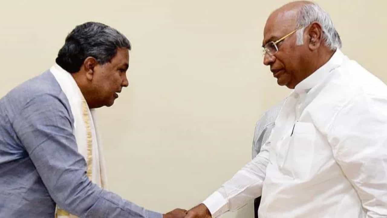 ಶಿರಹಟ್ಟಿ ಕ್ಷೇತ್ರ -ಅದಾಗಲೇ ಕಾಂಗ್ರೆಸ್ನಲ್ಲಿ ಬಂಡಾಯದ ಬಾವುಟ, ಹೈಕಮಾಂಡ್ ಖರ್ಗೆ ಮತ್ತು ಮಾಜಿ ಸಿಎಂ ಸಿದ್ದರಾಮಯ್ಯ ಶಿಷ್ಯರ ಪೈಕಿ ಮೇಲುಗೈ ಯಾರದು? ಶಿರಹಟ್ಟಿ ಕ್ಷೇತ್ರ -ಅದಾಗಲೇ ಕಾಂಗ್ರೆಸ್ನಲ್ಲಿ ಬಂಡಾಯದ ಬಾವುಟ, ಹೈಕಮಾಂಡ್ ಖರ್ಗೆ ಮತ್ತು ಮಾಜಿ ಸಿಎಂ ಸಿದ್ದರಾಮಯ್ಯ ಶಿಷ್ಯರ ಪೈಕಿ ಮೇಲುಗೈ ಯಾರದು?