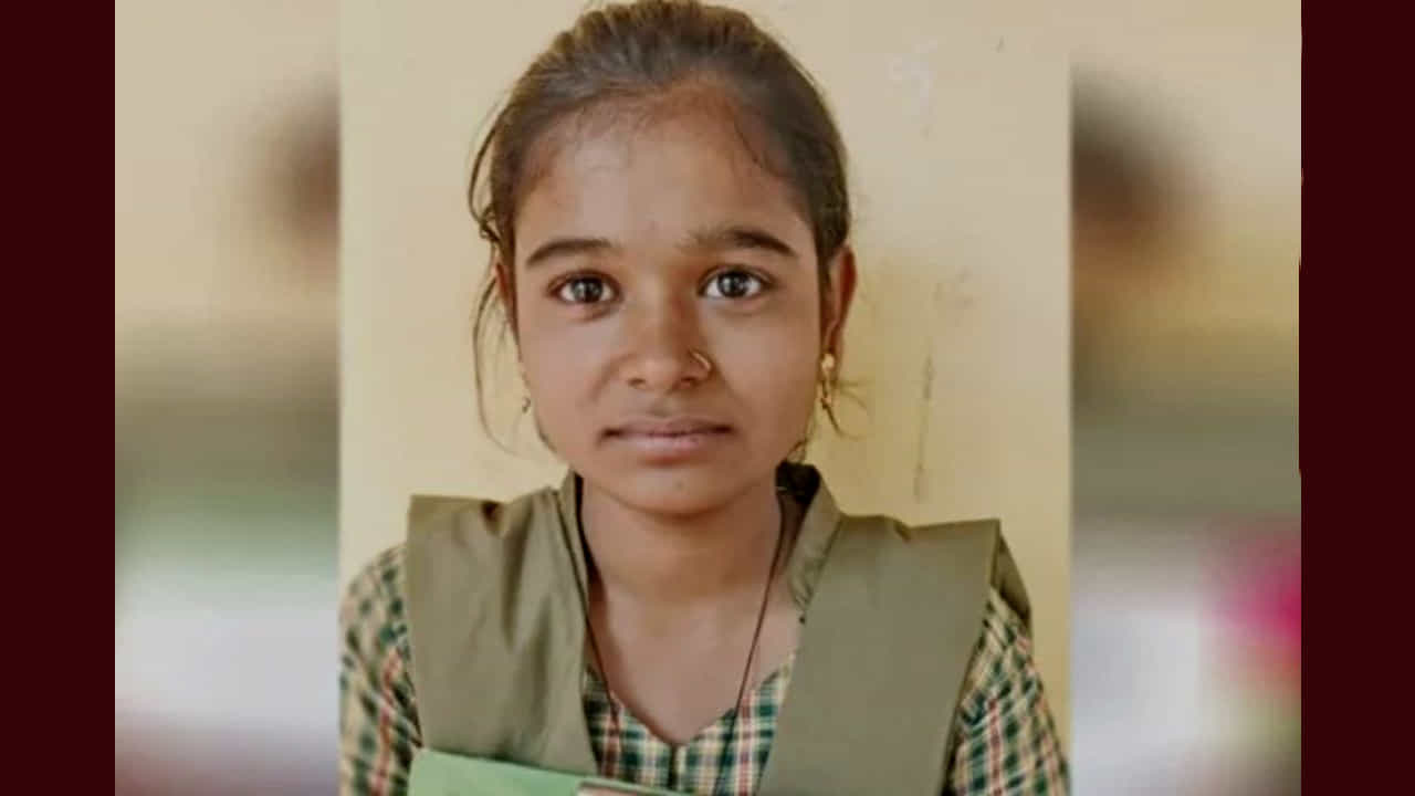 SSLC Exam 2023: ತಮ್ಮನ ಸಾವಿನ ನಡುವೆಯೂ ಎಸ್ಎಸ್ಎಲ್ಸಿ ಪರೀಕ್ಷೆ ಬರೆದ ಸಹೋದರಿ ಕೀರ್ತನಾ SSLC Exam 2023: ತಮ್ಮನ ಸಾವಿನ ನಡುವೆಯೂ ಎಸ್ಎಸ್ಎಲ್ಸಿ ಪರೀಕ್ಷೆ ಬರೆದ ಸಹೋದರಿ ಕೀರ್ತನಾ