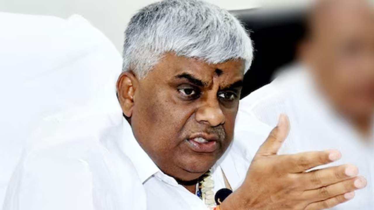 ಶಾಸಕ ಕೆಎಸ್ ಲಿಂಗೇಶ್ ವಿರುದ್ಧ ಅಕ್ರಮ ಭೂ ಮಂಜೂರಾತಿ ಆರೋಪ: ಇದು ಕಾಂಗ್ರೆಸ್, ಬಿಜೆಪಿ ಮಾಡಿರುವ ಷಡ್ಯಂತ್ರ ಎಂದ ಹೆಚ್ಡಿ ರೇವಣ್ಣ ಶಾಸಕ ಕೆಎಸ್ ಲಿಂಗೇಶ್ ವಿರುದ್ಧ ಅಕ್ರಮ ಭೂ ಮಂಜೂರಾತಿ ಆರೋಪ: ಇದು ಕಾಂಗ್ರೆಸ್, ಬಿಜೆಪಿ ಮಾಡಿರುವ ಷಡ್ಯಂತ್ರ ಎಂದ ಹೆಚ್ಡಿ ರೇವಣ್ಣ
