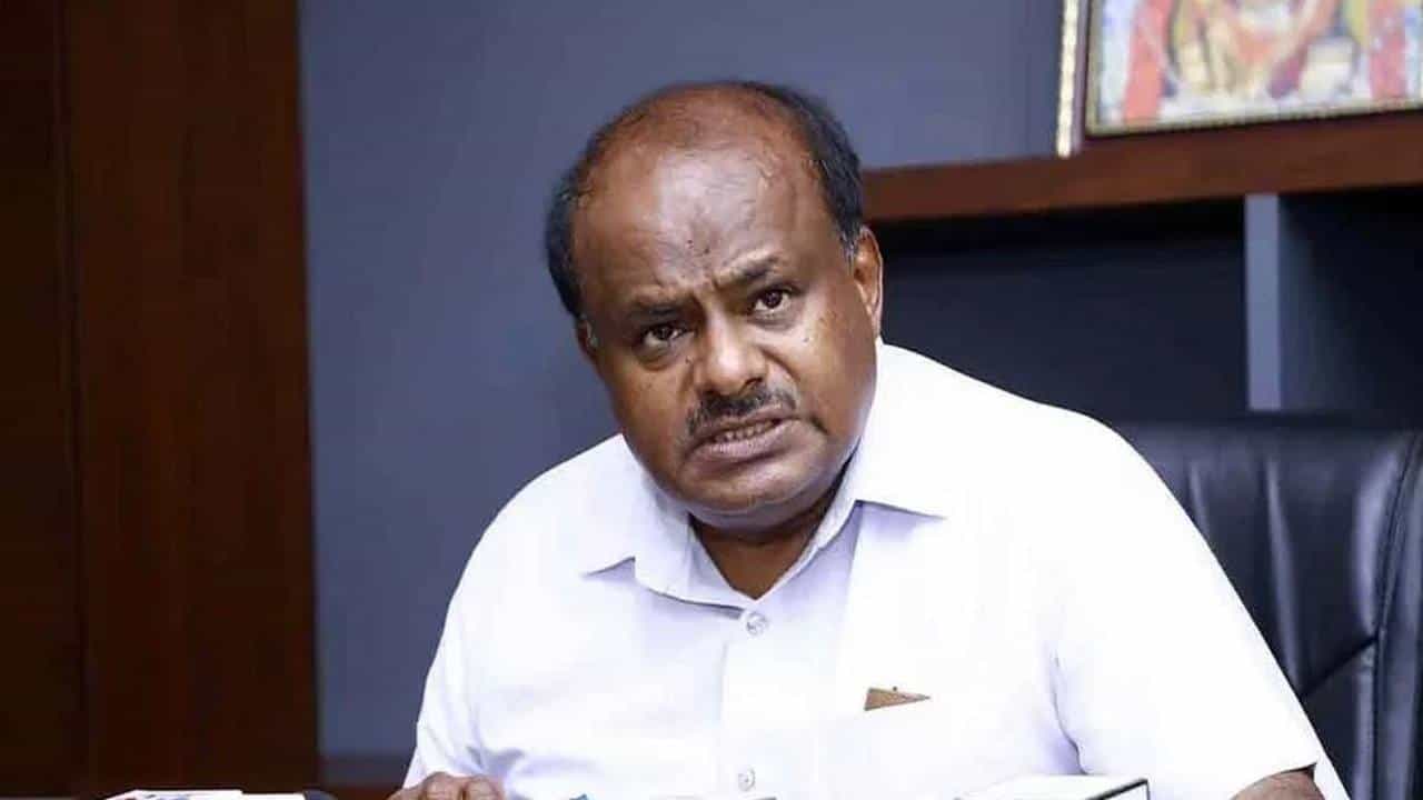 ಪ್ರಧಾನಿ ಮೋದಿ ಸಫಾರಿ ಹಾಕೊಂಡು ಸಫಾರಿ ಮಾಡಲು ಬಂದಿದ್ದಾರೆ, ಇದಕ್ಕೆ ಜನ ವೋಟ್ ಹಾಕ್ತಾರಾ?: ಹೆಚ್ಡಿ ಕುಮಾರಸ್ವಾಮಿ ವ್ಯಂಗ್ಯ ಪ್ರಧಾನಿ ಮೋದಿ ಸಫಾರಿ ಹಾಕೊಂಡು ಸಫಾರಿ ಮಾಡಲು ಬಂದಿದ್ದಾರೆ, ಇದಕ್ಕೆ ಜನ ವೋಟ್ ಹಾಕ್ತಾರಾ?: ಹೆಚ್ಡಿ ಕುಮಾರಸ್ವಾಮಿ ವ್ಯಂಗ್ಯ