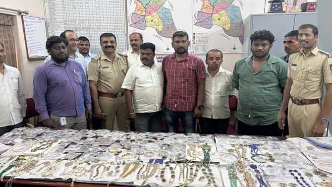ಹಲಸೂರು: ಮತದಾರರಿಗೆ ಹಂಚಲು ತಂದಿದ್ದ 1.47 ಕೋಟಿ ರೂ. ಮೌಲ್ಯದ ಚಿನ್ನದ ಲೇಪನದ ಆಭರಣಗಳು ಜಪ್ತಿ