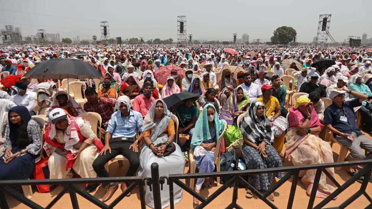 Maharashtra Heatstroke : ಮಹಾರಾಷ್ಟ್ರದಲ್ಲಿ ಮಧ್ಯಾಹ್ನ 12ರಿಂದ ಸಂಜೆ 5ರ ನಡುವೆ ಹೊರಾಂಗಣ ಕಾರ್ಯಕ್ರಮಗಳಿಗೆ ನಿಷೇಧ Maharashtra Heatstroke : ಮಹಾರಾಷ್ಟ್ರದಲ್ಲಿ ಮಧ್ಯಾಹ್ನ 12ರಿಂದ ಸಂಜೆ 5ರ ನಡುವೆ ಹೊರಾಂಗಣ ಕಾರ್ಯಕ್ರಮಗಳಿಗೆ ನಿಷೇಧ