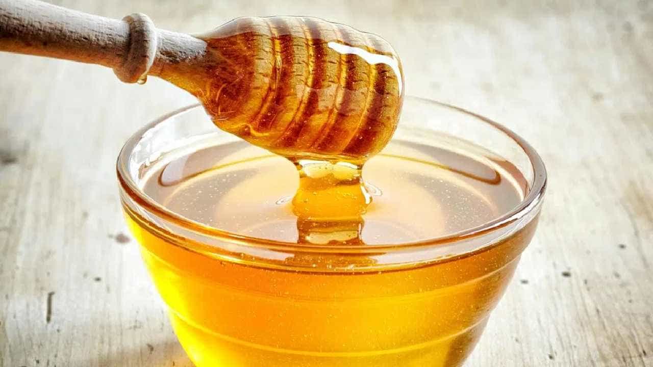 Honey In Diabetes: ಮಧುಮೇಹವಿರುವವರು ಜೇನುತುಪ್ಪ ಸೇವಿಸಬಹುದೇ? ಇಲ್ಲಿದೆ ಮಾಹಿತಿ Honey In Diabetes: ಮಧುಮೇಹವಿರುವವರು ಜೇನುತುಪ್ಪ ಸೇವಿಸಬಹುದೇ? ಇಲ್ಲಿದೆ ಮಾಹಿತಿ