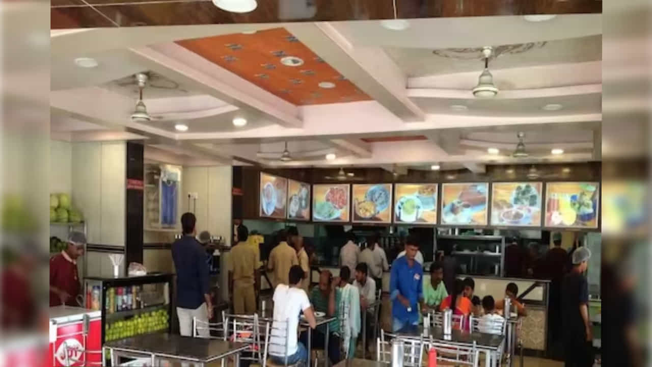 ಬೆಂಗಳೂರು ಹೋಟೆಲ್, ರೆಸ್ಟೋರೆಂಟ್ಗಳಲ್ಲೂ ಮತದಾನ ಜಾಗೃತಿ: ತಿಂಡಿ-ತಿನಿಸುಗಳೊಂದಿಗೆ ಟೇಬಲ್ಗೆ ಬರುತ್ತೆ ಮತದಾನ ಸಂದೇಶ ಬೆಂಗಳೂರು ಹೋಟೆಲ್, ರೆಸ್ಟೋರೆಂಟ್ಗಳಲ್ಲೂ ಮತದಾನ ಜಾಗೃತಿ: ತಿಂಡಿ-ತಿನಿಸುಗಳೊಂದಿಗೆ ಟೇಬಲ್ಗೆ ಬರುತ್ತೆ ಮತದಾನ ಸಂದೇಶ