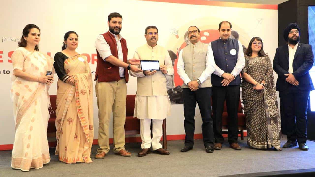 ITI ವಿದ್ಯಾರ್ಥಿಗಳಿಗೆ ಉದ್ಯೋಗ ಕೌಶಲ್ಯ ಪಠ್ಯಕ್ರಮದ ಡಿಜಿಟಲ್ ಆವೃತ್ತಿ ಬಿಡುಗಡೆ ಮಾಡಿದ ಧರ್ಮೇಂದ್ರ ಪ್ರಧಾನ್ ITI ವಿದ್ಯಾರ್ಥಿಗಳಿಗೆ ಉದ್ಯೋಗ ಕೌಶಲ್ಯ ಪಠ್ಯಕ್ರಮದ ಡಿಜಿಟಲ್ ಆವೃತ್ತಿ ಬಿಡುಗಡೆ ಮಾಡಿದ ಧರ್ಮೇಂದ್ರ ಪ್ರಧಾನ್
