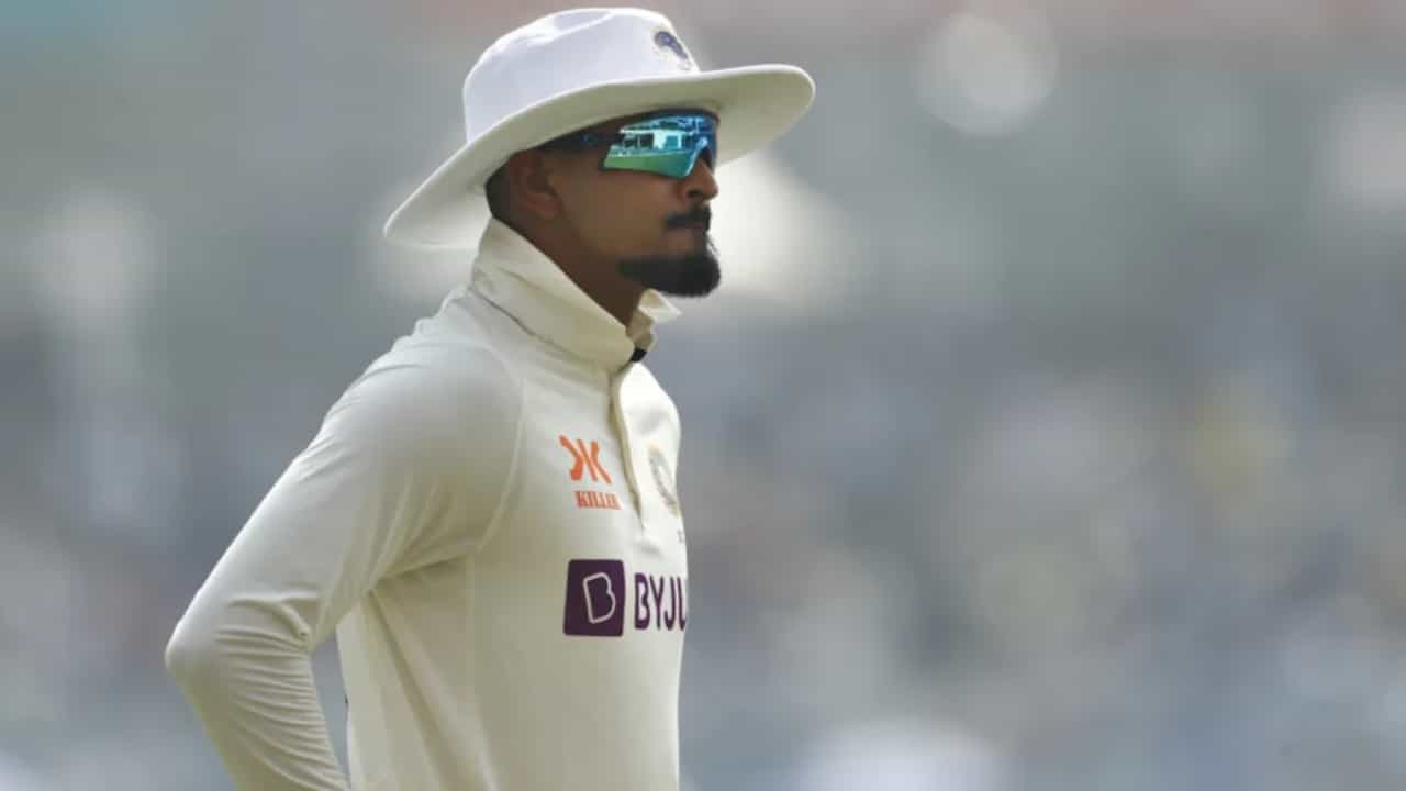 ಐಪಿಎಲ್ ನಡುವೆ ಟೀಂ ಇಂಡಿಯಾಕ್ಕೆ ಬಿಗ್ ಶಾಕ್ ಎದುರಾಗಿದೆ. ಜೂನ್ನಲ್ಲಿ ಇಂಗ್ಲೆಂಡ್ನಲ್ಲಿ ನಡೆಯಲಿರುವ ಐಸಿಸಿ ವಿಶ್ವ ಟೆಸ್ಟ್ ಚಾಂಪಿಯನ್ಶಿಪ್ನ ಫೈನಲ್ನಿಂದ ಟೀಂ ಇಂಡಿಯಾದ ಸ್ಟಾರ್ ಬ್ಯಾಟ್ಸ್ಮನ್ ಹೊರಗುಳಿದಿದ್ದಾರೆ.