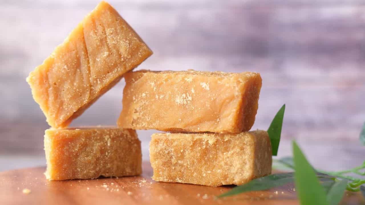 Jaggery Benefits: ಬೆಲ್ಲದಿಂದ ಆಗುವ ಪ್ರಯೋಜನಗಳೇನು? ಪೌಷ್ಠಿಕಾಂಶದ ಮೌಲ್ಯವೆಷ್ಟು? ತೂಕ ಇಳಿಸಿಕೊಳ್ಳಲು ಬೆಲ್ಲ ಉಪಯೋಗಕಾರಿಯೇ? ಇಲ್ಲಿದೆ ಮಾಹಿತಿ Jaggery Benefits: ಬೆಲ್ಲದಿಂದ ಆಗುವ ಪ್ರಯೋಜನಗಳೇನು? ಪೌಷ್ಠಿಕಾಂಶದ ಮೌಲ್ಯವೆಷ್ಟು? ತೂಕ ಇಳಿಸಿಕೊಳ್ಳಲು ಬೆಲ್ಲ ಉಪಯೋಗಕಾರಿಯೇ? ಇಲ್ಲಿದೆ ಮಾಹಿತಿ