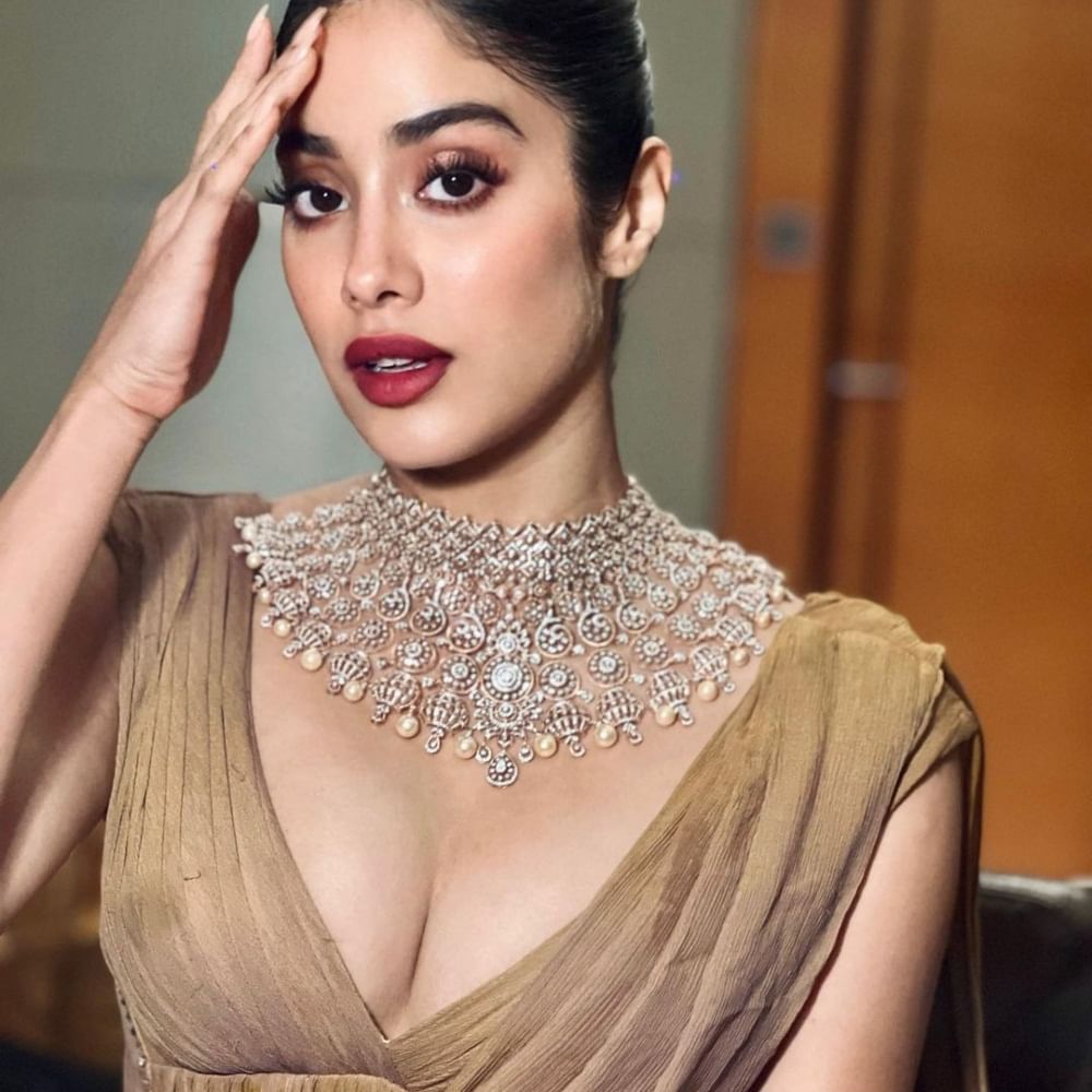 ಬಾಲಿವುಡ್​ನ ಬೇಡಿಕೆಯ ಯುವನಟಿ ಜಾನ್ಹವಿ ಕಪೂರ್ ಈಗ ದಕ್ಷಿಣ ಭಾರತದಲ್ಲಿ ನಟಿಸುತ್ತಿದ್ದಾರೆ.