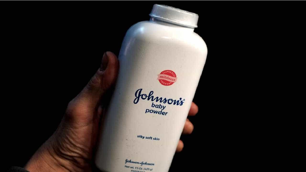 Johnson & Johnson: ಮಕ್ಕಳ ಪೌಡರ್ನಿಂದ ಕ್ಯಾನ್ಸರ್ ವಿಚಾರ: ಸಂತ್ರಸ್ತರಿಗೆ 8.9 ಬಿಲಿಯನ್ ಡಾಲರ್ ಪಾವತಿಸಲು ಸಿದ್ಧ ಎಂದ ಜಾನ್ಸನ್ ಆ್ಯಂಡ್ ಜಾನ್ಸನ್ Johnson & Johnson: ಮಕ್ಕಳ ಪೌಡರ್ನಿಂದ ಕ್ಯಾನ್ಸರ್ ವಿಚಾರ: ಸಂತ್ರಸ್ತರಿಗೆ 8.9 ಬಿಲಿಯನ್ ಡಾಲರ್ ಪಾವತಿಸಲು ಸಿದ್ಧ ಎಂದ ಜಾನ್ಸನ್ ಆ್ಯಂಡ್ ಜಾನ್ಸನ್