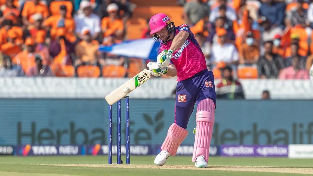 IPL 2023: ಚೆನ್ನೈನ ಎಂಎ ಚಿದಂಬರಂ ಸ್ಟೇಡಿಯಂನಲ್ಲಿ ನಡೆದ ಸಿಎಸ್ಕೆ ವಿರುದ್ಧದ ಪಂದ್ಯದಲ್ಲಿ ಅರ್ಧಶತಕ ಬಾರಿಸುವ ಮೂಲಕ ಜೋಸ್ ಬಟ್ಲರ್ ವಿಶೇಷ ದಾಖಲೆ ಬರೆದಿದ್ದಾರೆ. ಅದು ಕೂಡ ಟಾಪ್-3 ವೇಗದ ರನ್ ಸರದಾರರ ಪಟ್ಟಿಗೆ ಎಂಟ್ರಿ ಕೊಡುವ ಮೂಲಕ ಎಂಬುದು ವಿಶೇಷ.