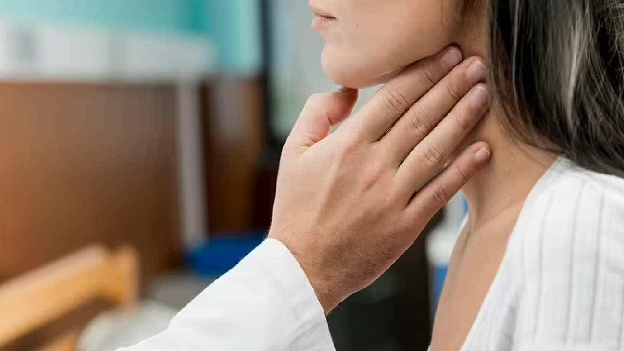 Kissing Disease: ಚುಂಬನ ಕಾಯಿಲೆ ಎಂದರೇನು, ಲಕ್ಷಣಗಳು, ಕಾರಣಗಳೇನು ತಿಳಿಯಿರಿ Kissing Disease: ಚುಂಬನ ಕಾಯಿಲೆ ಎಂದರೇನು, ಲಕ್ಷಣಗಳು, ಕಾರಣಗಳೇನು ತಿಳಿಯಿರಿ