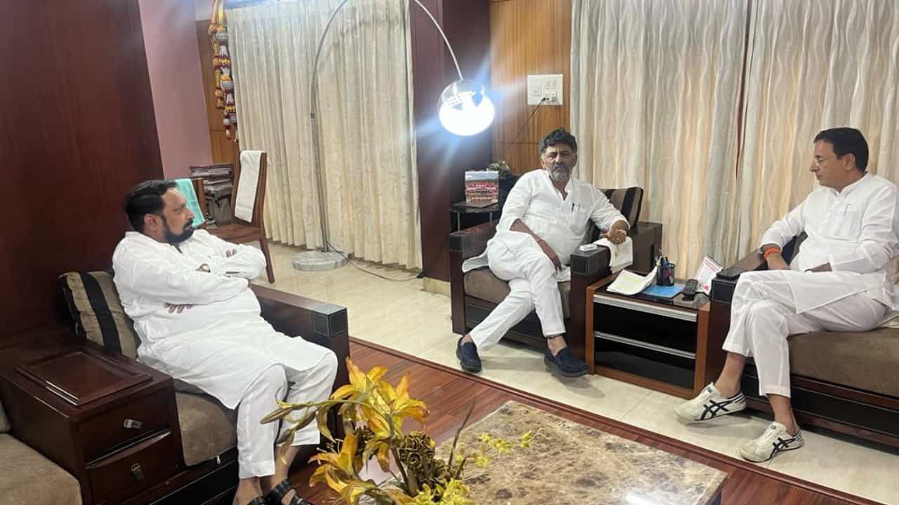 Karnataka Assembly Election 2023: ಎಂಎಲ್ಸಿ ಲಕ್ಷ್ಮಣ ಸವದಿ ಕಾಂಗ್ರೆಸ್ ಸೇರುವುದು ಪಕ್ಕಾ: ಡಿಕೆ ಶಿವಕುಮಾರ್ Karnataka Assembly Election 2023: ಎಂಎಲ್ಸಿ ಲಕ್ಷ್ಮಣ ಸವದಿ ಕಾಂಗ್ರೆಸ್ ಸೇರುವುದು ಪಕ್ಕಾ: ಡಿಕೆ ಶಿವಕುಮಾರ್