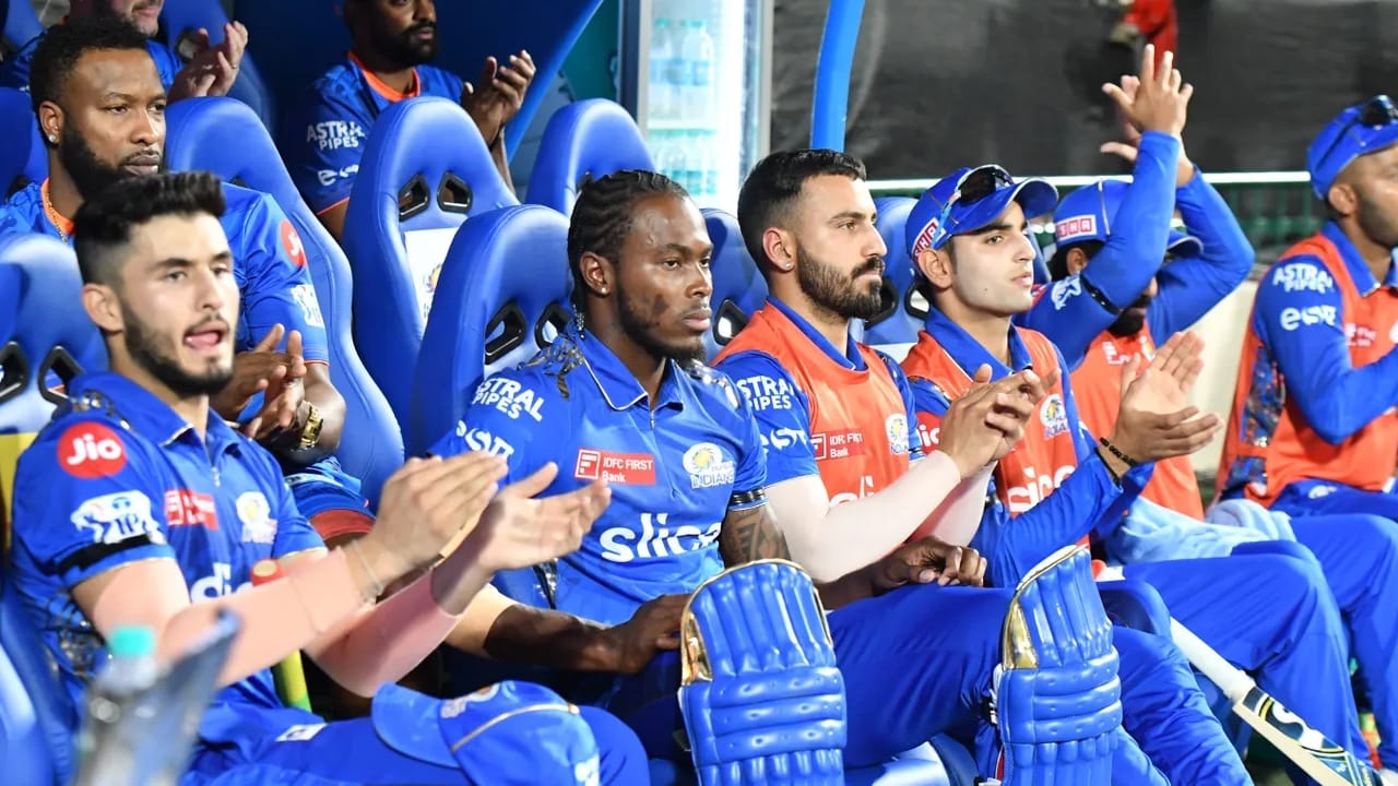 ವರದಿಗಳ ಪ್ರಕಾರ, ಜೋಫ್ರಾ ಆರ್ಚರ್ ಶಸ್ತ್ರಚಿಕಿತ್ಸೆಗಾಗಿ ಬೆಲ್ಜಿಯಂಗೆ ಪ್ರಯಾಣಿಸಿದ್ದಾರೆ. ಹೀಗಾಗಿ ಐಪಿಎಲ್​ನ ದ್ವಿತಿಯಾರ್ಧದಲ್ಲಿ ಮುಂಬೈ ಇಂಡಿಯನ್ಸ್​ ಪರ ಇಂಗ್ಲೆಂಡ್ ವೇಗಿ ಕಣಕ್ಕಿಳಿಯುವುದಿಲ್ಲ ಎಂಬುದು ಬಹುತೇಕ ಖಚಿತವಾಗಿದೆ. 