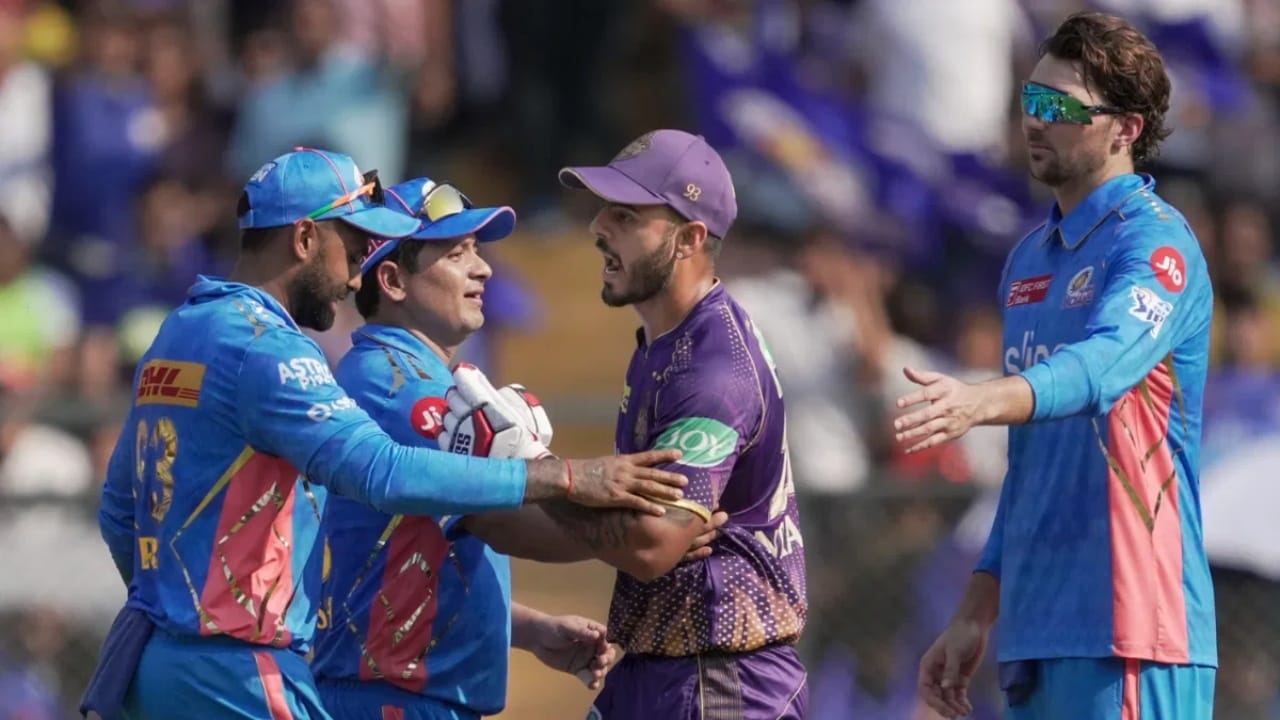 IPL 2023: ಒಂದೇ ಪಂದ್ಯದಲ್ಲಿ ಮೂವರಿಗೆ ಬಿತ್ತು ಭಾರಿ ದಂಡ..! IPL 2023: ಒಂದೇ ಪಂದ್ಯದಲ್ಲಿ ಮೂವರಿಗೆ ಬಿತ್ತು ಭಾರಿ ದಂಡ..!