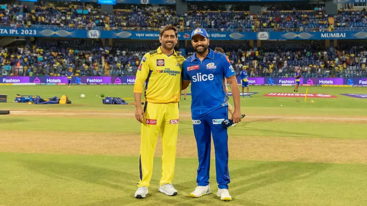 IPL 2023: ಮುಂಬೈನ ವಾಂಖೆಡೆ ಸ್ಟೇಡಿಯಂನಲ್ಲಿ ನಡೆಯುತ್ತಿರುವ ಐಪಿಎಲ್ನ 12ನೇ ಪಂದ್ಯದಲ್ಲಿ ಮುಂಬೈ ಇಂಡಿಯನ್ಸ್ ಹಾಗೂ ಚೆನ್ನೈ ಸೂಪರ್ ಕಿಂಗ್ಸ್ ಮುಖಾಮುಖಿಯಾಗಿದೆ. ಐಪಿಎಲ್ನ ಎಲ್ ಕ್ಲಾಸಿಕೊ ಪಂದ್ಯವೆಂದೇ ಗುರುತಿಸಿಕೊಂಡಿರುವ ಈ ಮ್ಯಾಚ್ನಿಂದ ಇಂಗ್ಲೆಂಡ್ನ ಮೂವರು ಆಟಗಾರರು ಹೊರಗುಳಿದಿದ್ದಾರೆ.