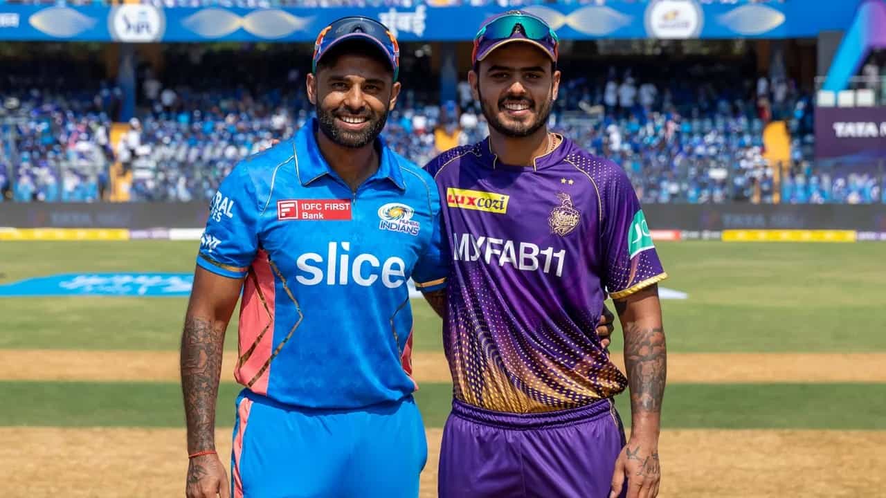 IPL 2023: ಐಪಿಎಲ್ ದಿನದಿಂದ ದಿನಕ್ಕೆ ರಂಗೇರುತ್ತಿದೆ. ಇತ್ತ ಆಟಗಾರರ ನಡುವೆ ಕೂಡ ಪೈಪೋಟಿ ಜೋರಾಗುತ್ತಿದೆ. ಅಂತಹದೊಂದು ಪೈಪೋಟಿ ನಡುವೆ ಇಬ್ಬರು ಆಟಗಾರರು ಮೈದಾನದಲ್ಲೇ ಜಗಳಕ್ಕಿಳಿದ ಘಟನೆ ಮುಂಬೈನ ವಾಂಖೆಡೆ ಸ್ಟೇಡಿಯಂನಲ್ಲಿ ನಡೆದಿದೆ.