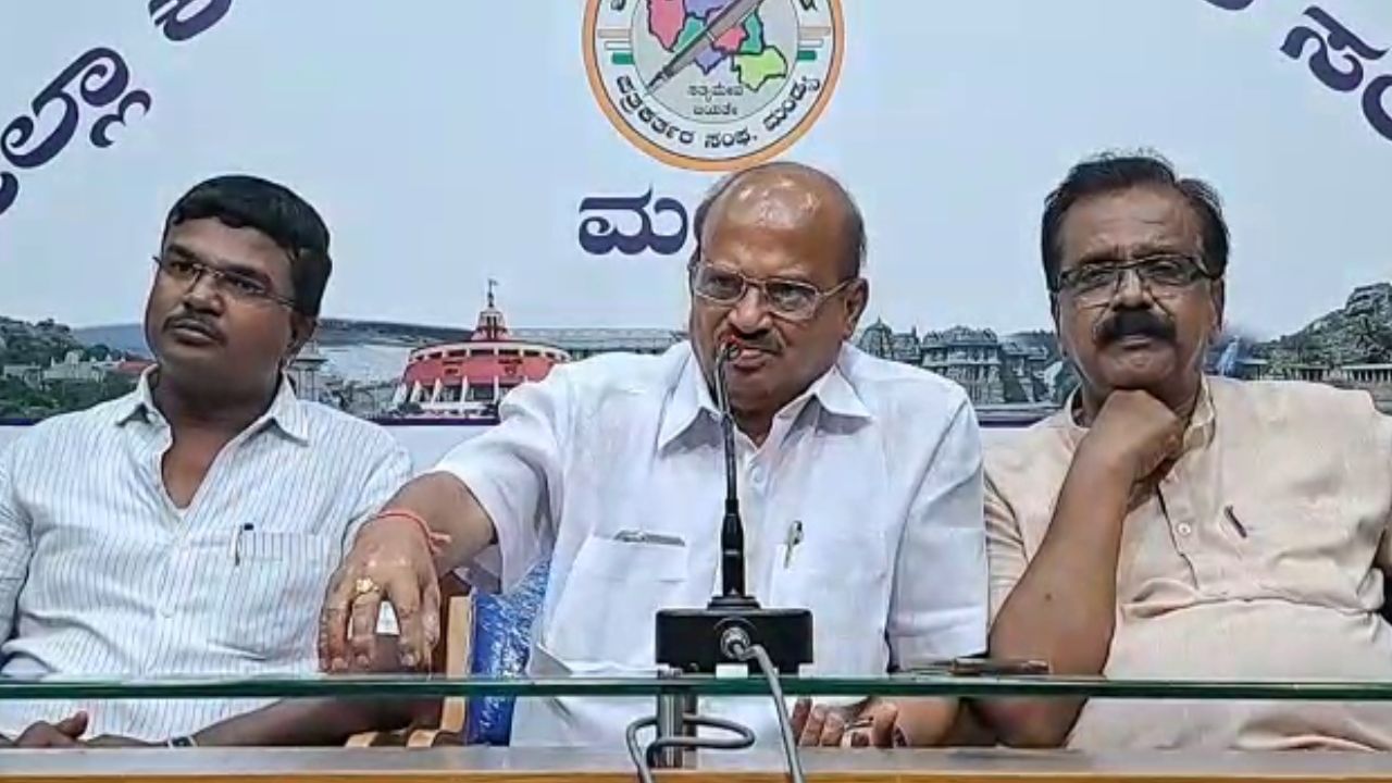 ಬಿ ಫಾರಂ ಕೊಡದಿದ್ದಕ್ಕೆ ಜೆಡಿಎಸ್ ಅಭ್ಯರ್ಥಿ ಅಸಮಾಧಾನ, ಕುಮಾರಸ್ವಾಮಿ ಮಂಡ್ಯದಿಂದ ಸ್ಪರ್ಧೆ ಮಾಡ್ತಾರಾ? ಬಿ ಫಾರಂ ಕೊಡದಿದ್ದಕ್ಕೆ ಜೆಡಿಎಸ್ ಅಭ್ಯರ್ಥಿ ಅಸಮಾಧಾನ, ಕುಮಾರಸ್ವಾಮಿ ಮಂಡ್ಯದಿಂದ ಸ್ಪರ್ಧೆ ಮಾಡ್ತಾರಾ?