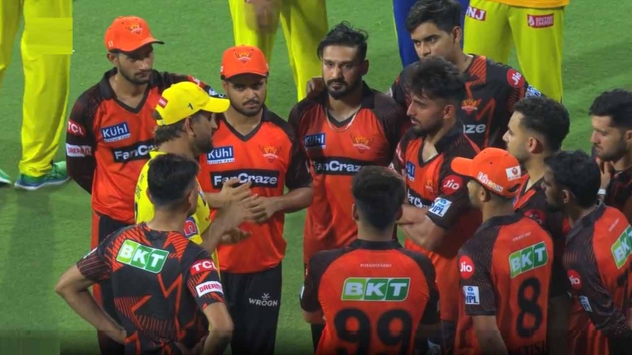 MS Dhoni: ಒಬ್ಬರಲ್ಲ, ಇಬ್ಬರಲ್ಲ: ಪಂದ್ಯದ ಬಳಿಕ 11 ಎಸ್ಆರ್ಹೆಚ್ ಆಟಗಾರರಿಗೆ ಧೋನಿಯಿಂದ ಕ್ಲಾಸ್
