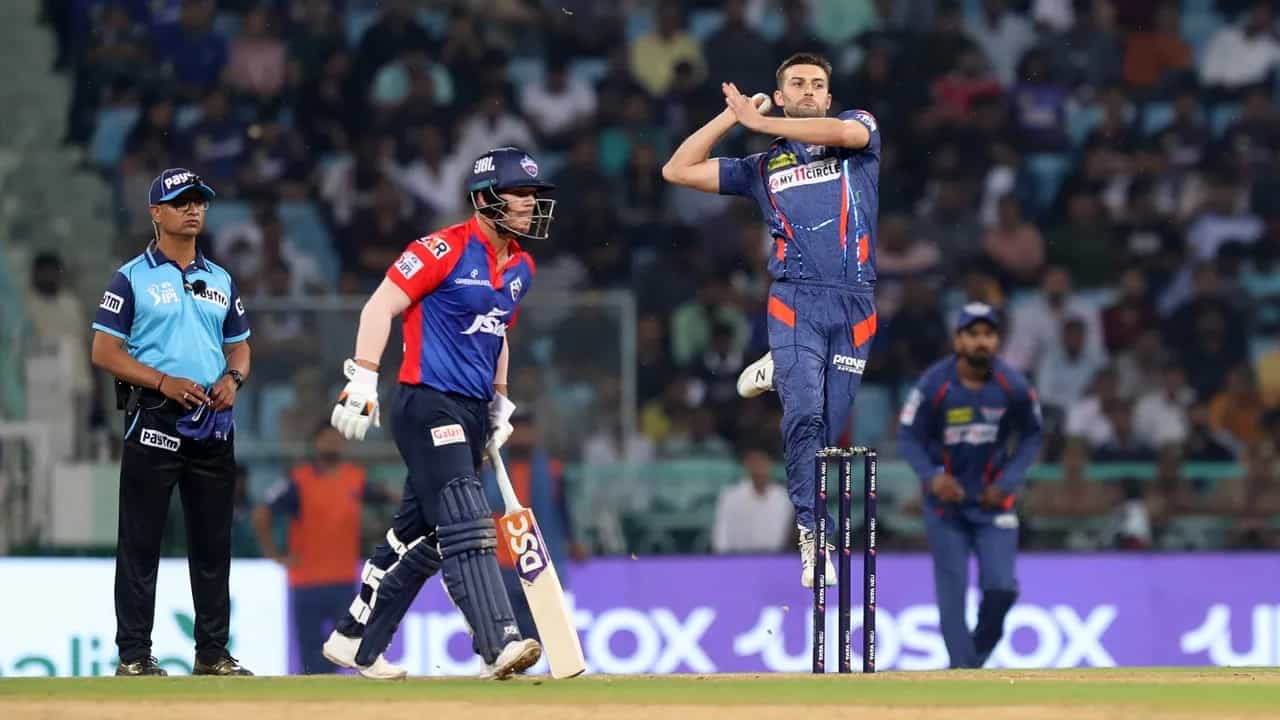 IPL 2023: ಐಪಿಎಲ್ನ 3ನೇ ಪಂದ್ಯದಲ್ಲಿ ಡೆಲ್ಲಿ ಕ್ಯಾಪಿಟಲ್ಸ್ ವಿರುದ್ಧ ಲಕ್ನೋ ಸೂಪರ್ ಜೈಂಟ್ಸ್ 50 ರನ್ಗಳ ಭರ್ಜರಿ ಜಯ ಸಾಧಿಸಿದೆ. ಈ ಗೆಲುವಿನ ರುವಾರಿ ಮಾರ್ಕ್ ವುಡ್. ಏಕೆಂದರೆ ಈ ಪಂದ್ಯದಲ್ಲಿ 5 ವಿಕೆಟ್ ಕಬಳಿಸುವ ಮೂಲಕ ಇಂಗ್ಲೆಂಡ್ ವೇಗಿ ಲಕ್ನೋ ತಂಡಕ್ಕೆ ಭರ್ಜರಿ ಜಯ ತಂದುಕೊಟ್ಟರು.