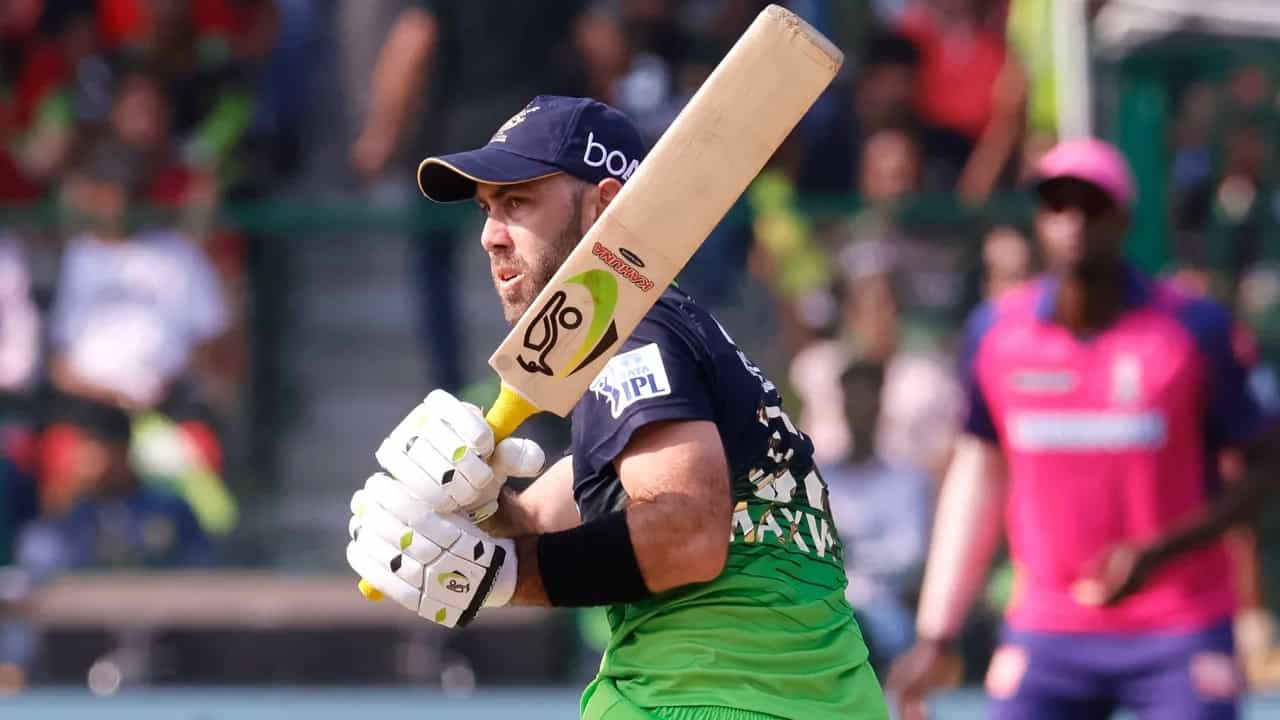 IPL 2023: ಬೆಂಗಳೂರಿನ ಚಿನ್ನಸ್ವಾಮಿ ಸ್ಟೇಡಿಯಂನಲ್ಲಿ ನಡೆದ ರಾಜಸ್ಥಾನ್ ರಾಯಲ್ಸ್ ವಿರುದ್ಧದ ಪಂದ್ಯದಲ್ಲಿ ಗ್ಲೆನ್ ಮ್ಯಾಕ್ಸ್ವೆಲ್ ಭರ್ಜರಿ ಬ್ಯಾಟಿಂಗ್ ಪ್ರದರ್ಶಿಸಿದ್ದಾರೆ. ಈ ಅತ್ಯುತ್ತಮ ಪ್ರದರ್ಶನದೊಂದಿಗೆ ವಿಶೇಷ ದಾಖಲೆಯನ್ನು ಕೂಡ ತಮ್ಮದಾಗಿಸಿಕೊಂಡಿದ್ದಾರೆ.
