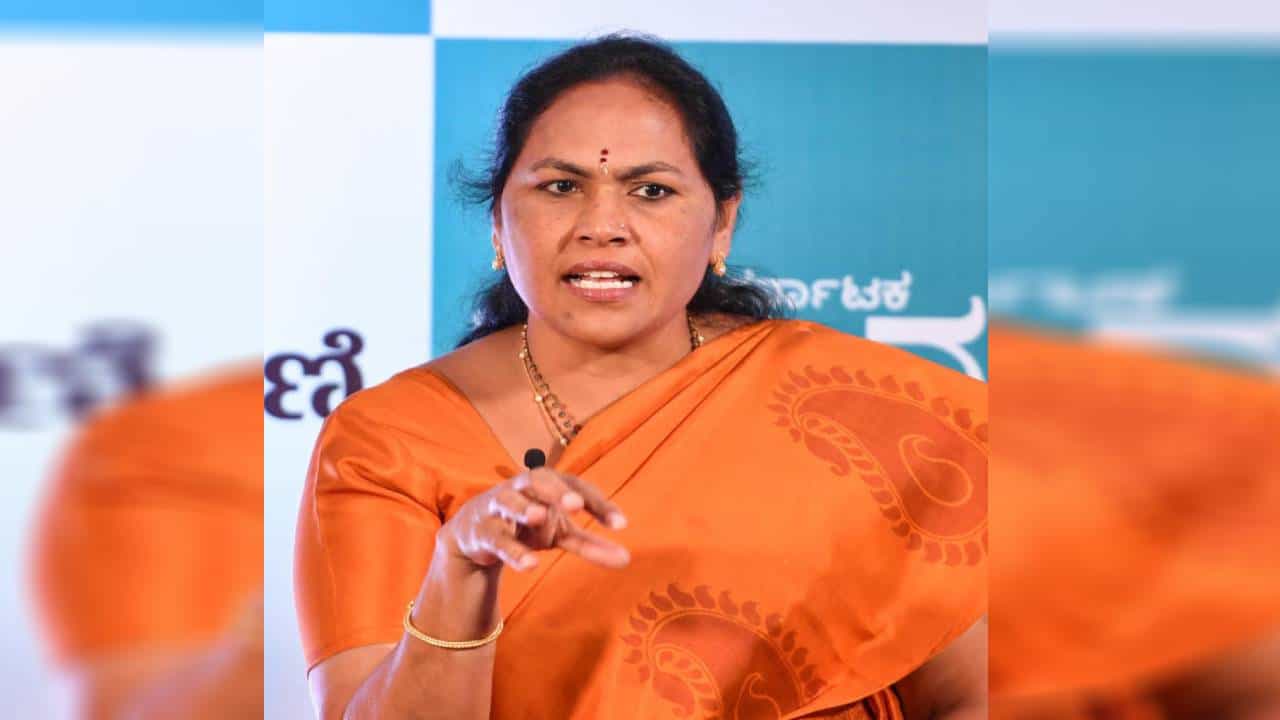 ಕಾಂಗ್ರೆಸ್ ಸ್ಟಾರ್ ಪ್ರಚಾರಕರ ಪಟ್ಟಿಯಲ್ಲಿ ಗ್ಯಾಂಗ್ಸ್ಟರ್ ಅತೀಕ್ ಅಹ್ಮದ್ ಬೆಂಬಲಿಗ: ಸಚಿವ ಶೋಭಾ ಕರಂದ್ಲಾಜೆ ಕಿಡಿ ಕಾಂಗ್ರೆಸ್ ಸ್ಟಾರ್ ಪ್ರಚಾರಕರ ಪಟ್ಟಿಯಲ್ಲಿ ಗ್ಯಾಂಗ್ಸ್ಟರ್ ಅತೀಕ್ ಅಹ್ಮದ್ ಬೆಂಬಲಿಗ: ಸಚಿವ ಶೋಭಾ ಕರಂದ್ಲಾಜೆ ಕಿಡಿ