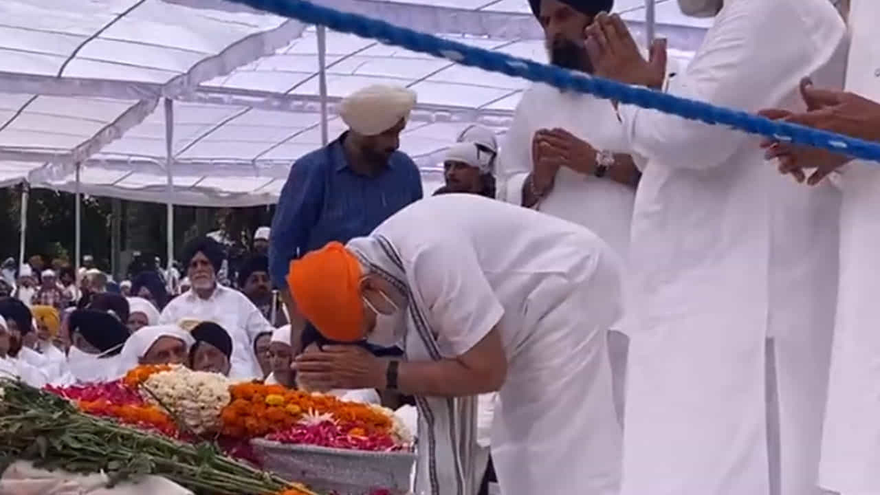 ಚಂಡೀಗಢದಲ್ಲಿ ಪ್ರಕಾಶ್ ಸಿಂಗ್ ಬಾದಲ್​​ಗೆ ಅಂತಿಮ ನಮನ ಸಲ್ಲಿಸಿದ ಪ್ರಧಾನಿ ಮೋದಿ