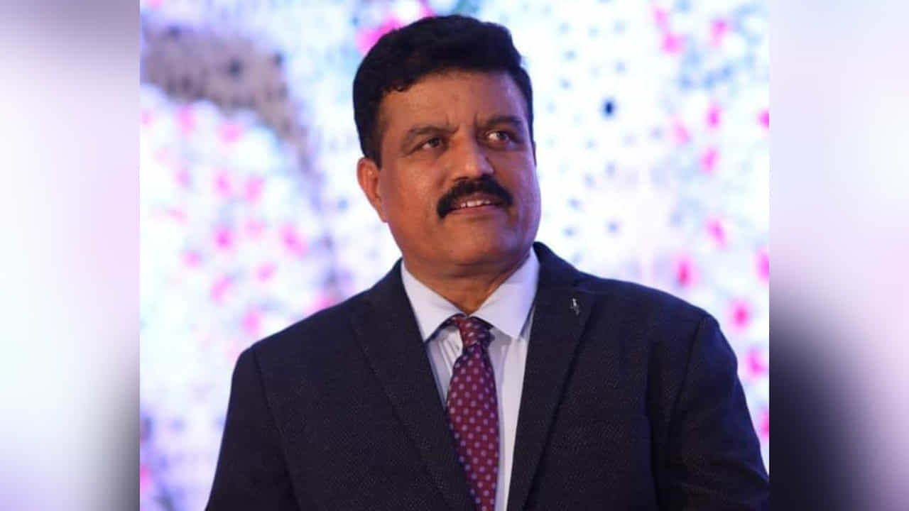 ಚಿತ್ರದುರ್ಗ: ಚಳ್ಳಕೆರೆ ಮಾಜಿ ತಹಸೀಲ್ದಾರ್ ವಿರುದ್ಧ ವಂಚನೆ ಆರೋಪ, ದೂರು ದಾಖಲು ಚಿತ್ರದುರ್ಗ: ಚಳ್ಳಕೆರೆ ಮಾಜಿ ತಹಸೀಲ್ದಾರ್ ವಿರುದ್ಧ ವಂಚನೆ ಆರೋಪ, ದೂರು ದಾಖಲು