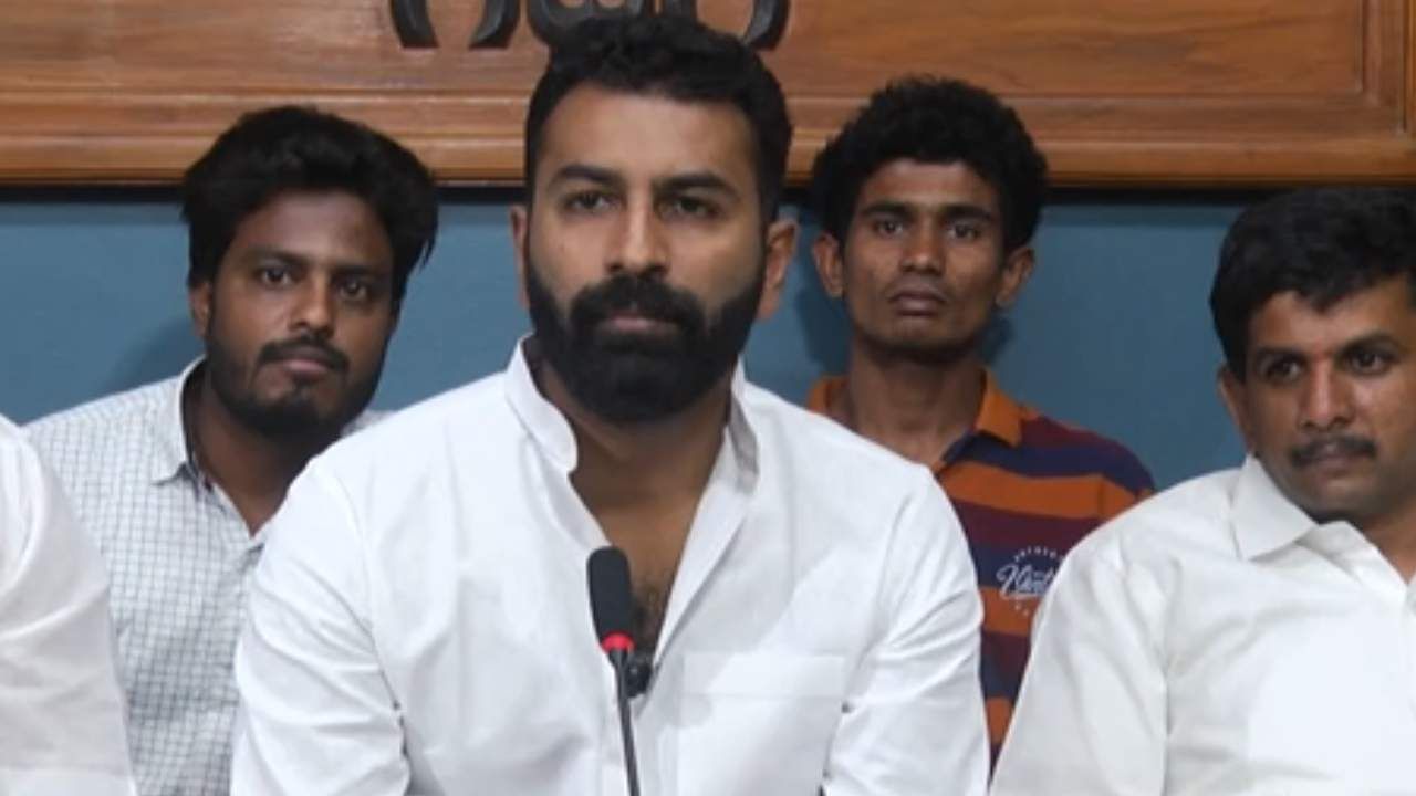 ರಾಹುಲ್ ಗಾಂಧಿ ಭೇಟಿ ನೀಡುವಲ್ಲಿ ಗೆಲ್ಲುತ್ತೇವೆ, ಗೆಲ್ಲದಿದ್ದರೆ ನನ್ನ ಹೆಸರು ಬದಲಾಯಿಸುವೆ: ಸಿಸಿ ಪಾಟೀಲ್ಗೆ ನಲಪಾಡ್ ಸವಾಲ್ ರಾಹುಲ್ ಗಾಂಧಿ ಭೇಟಿ ನೀಡುವಲ್ಲಿ ಗೆಲ್ಲುತ್ತೇವೆ, ಗೆಲ್ಲದಿದ್ದರೆ ನನ್ನ ಹೆಸರು ಬದಲಾಯಿಸುವೆ: ಸಿಸಿ ಪಾಟೀಲ್ಗೆ ನಲಪಾಡ್ ಸವಾಲ್